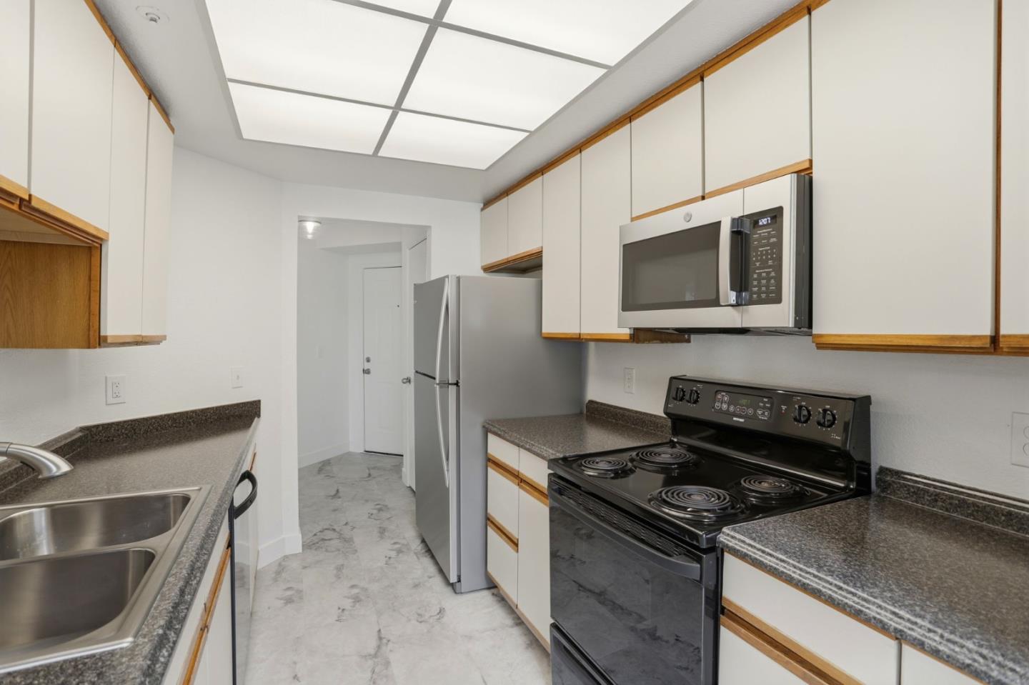 Detail Gallery Image 11 of 32 For 2621 Willowbrook Ln #110,  Aptos,  CA 95003 - 3 Beds | 2 Baths