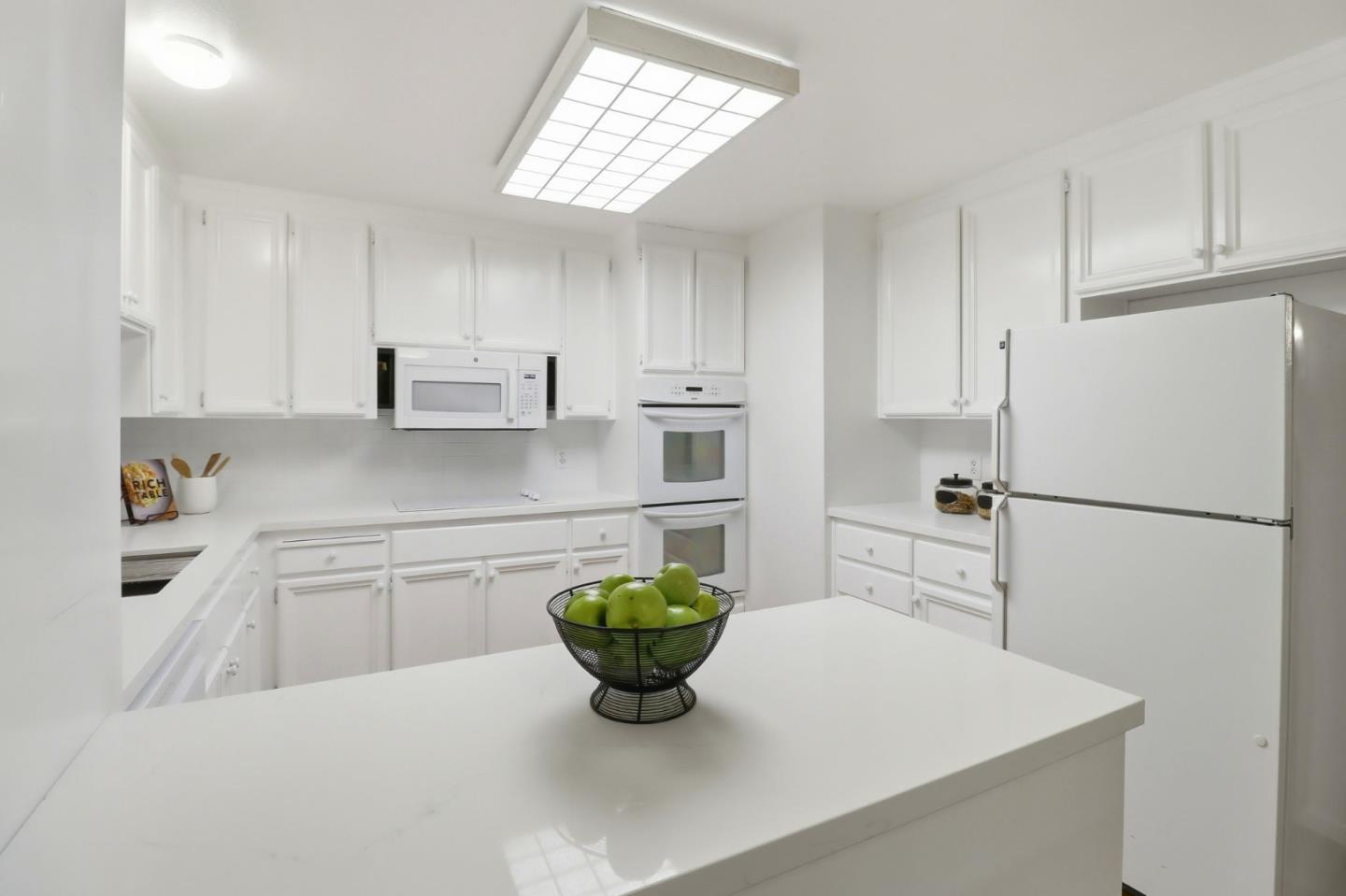 Detail Gallery Image 12 of 34 For 1224 Sharon Park Dr, Menlo Park,  CA 94025 - 2 Beds | 2/1 Baths