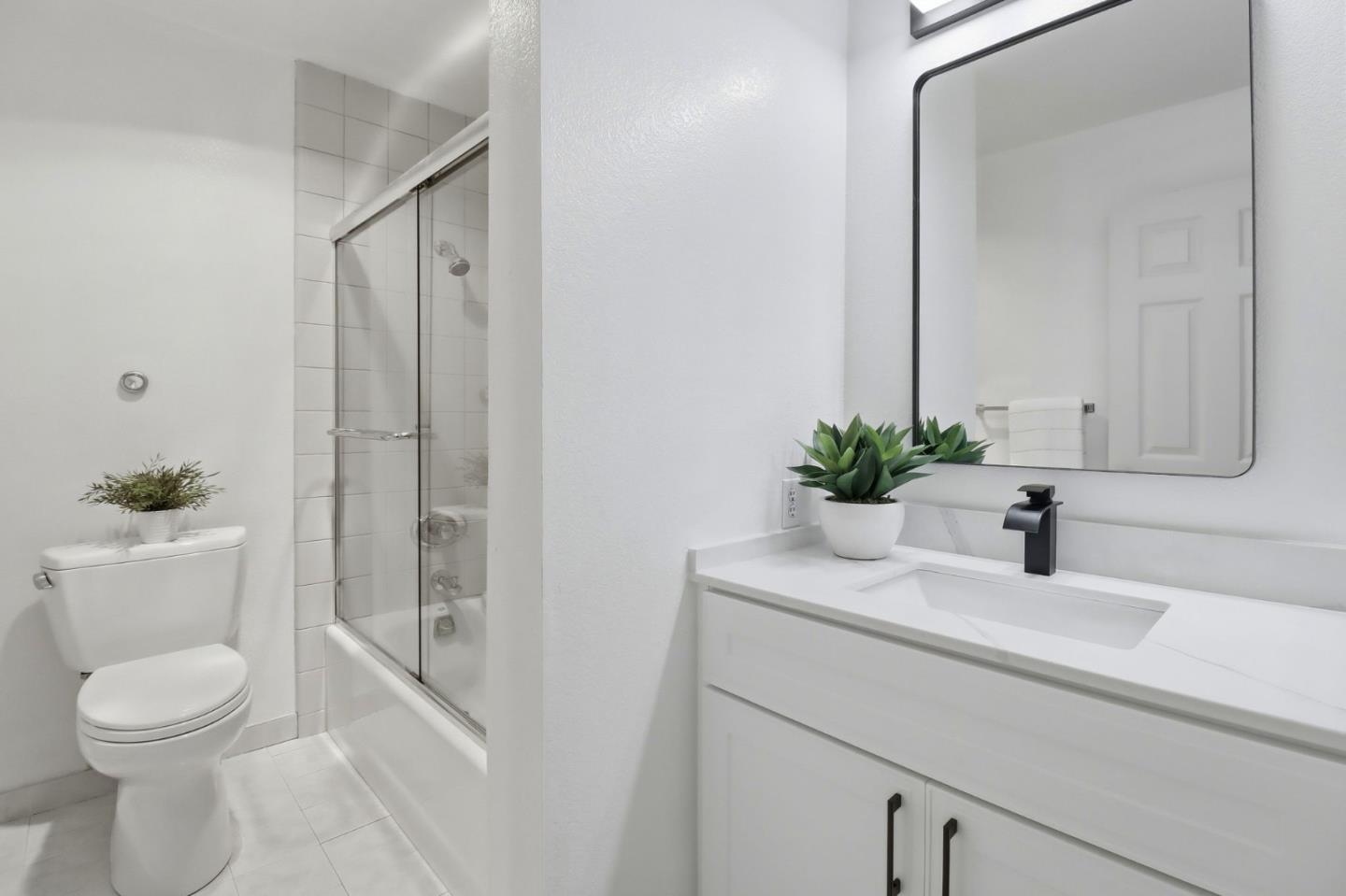 Detail Gallery Image 25 of 34 For 1224 Sharon Park Dr, Menlo Park,  CA 94025 - 2 Beds | 2/1 Baths