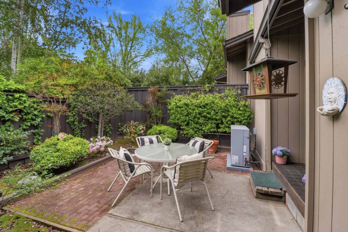 Detail Gallery Image 29 of 34 For 1224 Sharon Park Dr, Menlo Park,  CA 94025 - 2 Beds | 2/1 Baths