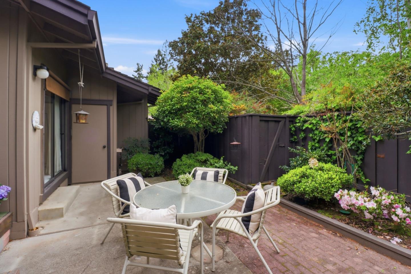 Detail Gallery Image 30 of 34 For 1224 Sharon Park Dr, Menlo Park,  CA 94025 - 2 Beds | 2/1 Baths