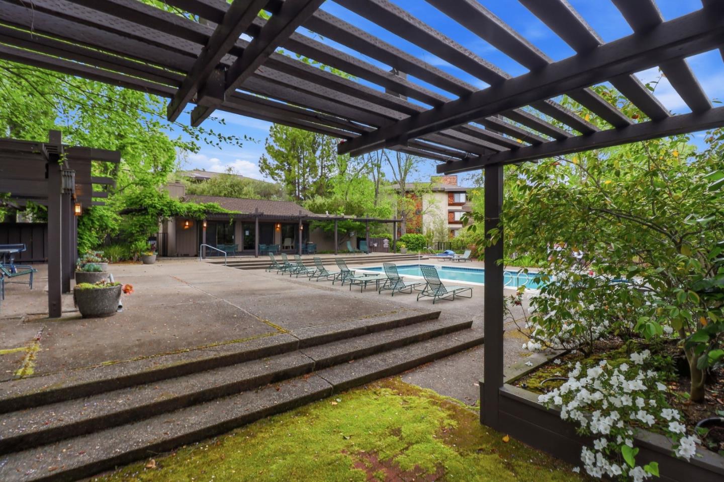 Detail Gallery Image 32 of 34 For 1224 Sharon Park Dr, Menlo Park,  CA 94025 - 2 Beds | 2/1 Baths