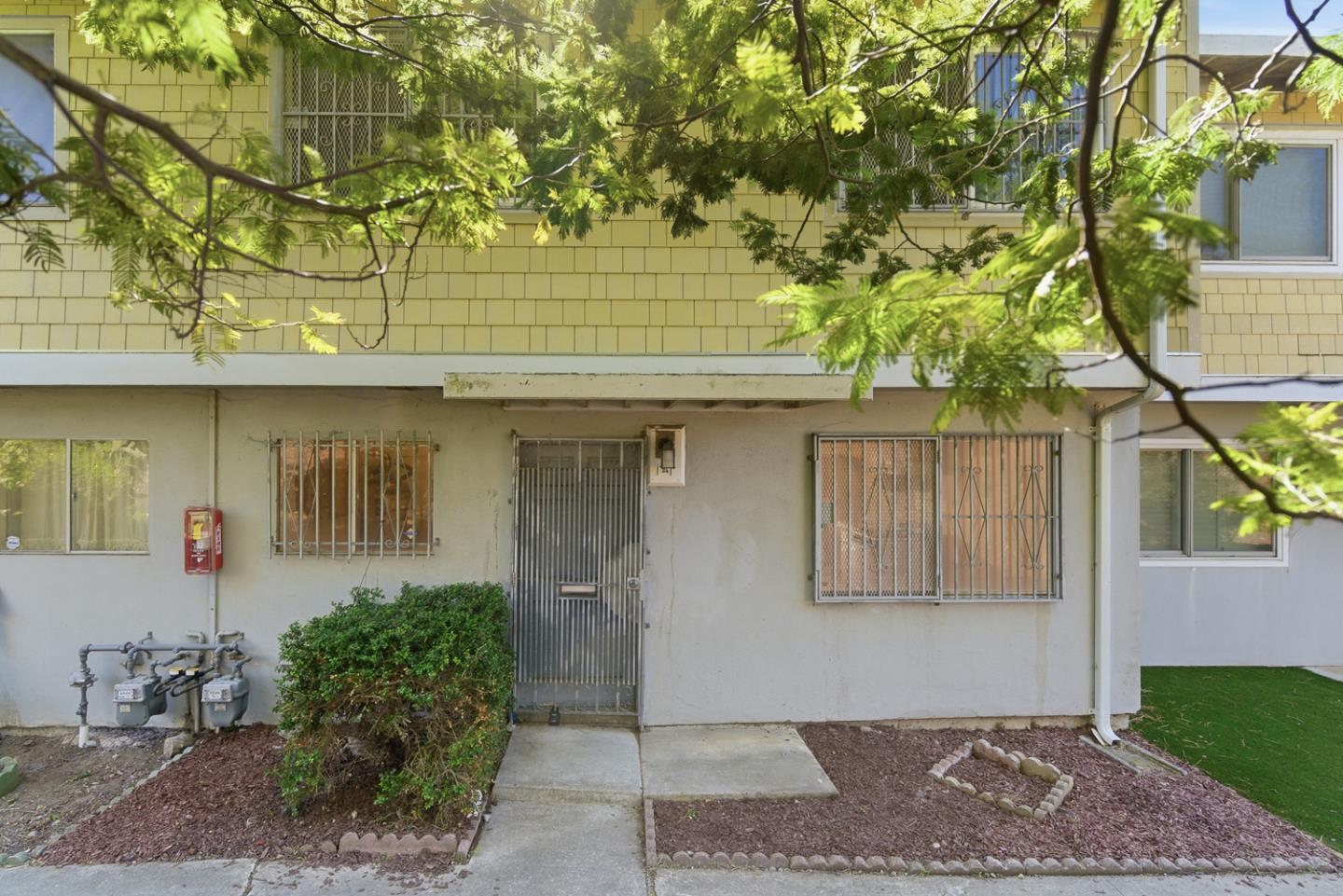 Detail Gallery Image 2 of 31 For 141 Marlin Ct, San Francisco,  CA 94124 - 3 Beds | 2 Baths