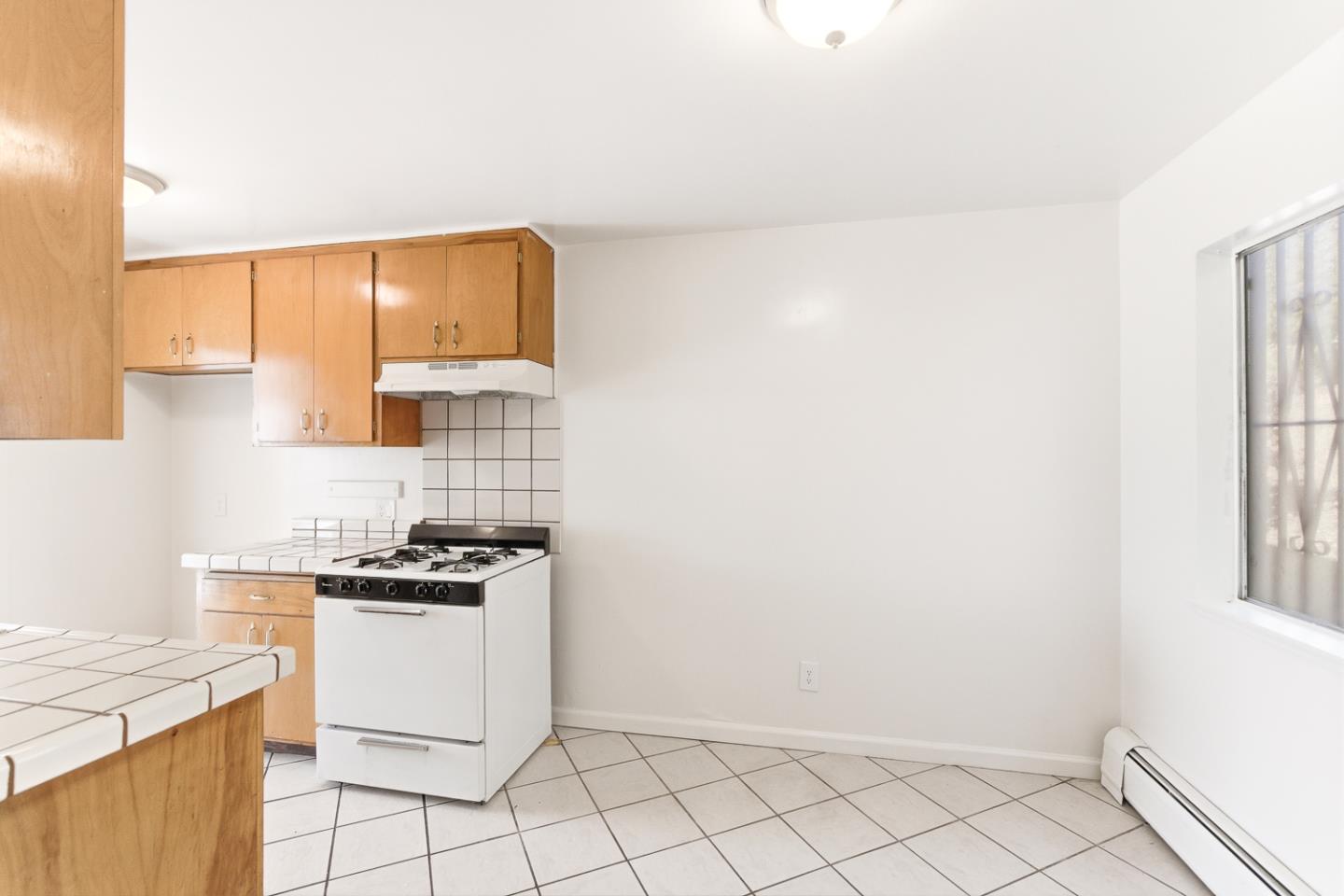 Detail Gallery Image 5 of 31 For 141 Marlin Ct, San Francisco,  CA 94124 - 3 Beds | 2 Baths