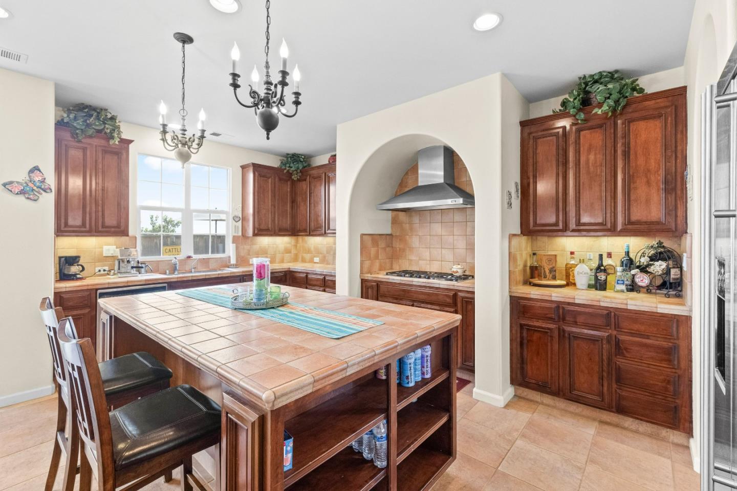 Detail Gallery Image 25 of 74 For 6560 Eagle Ridge Ct, Gilroy,  CA 95020 - 5 Beds | 3/1 Baths