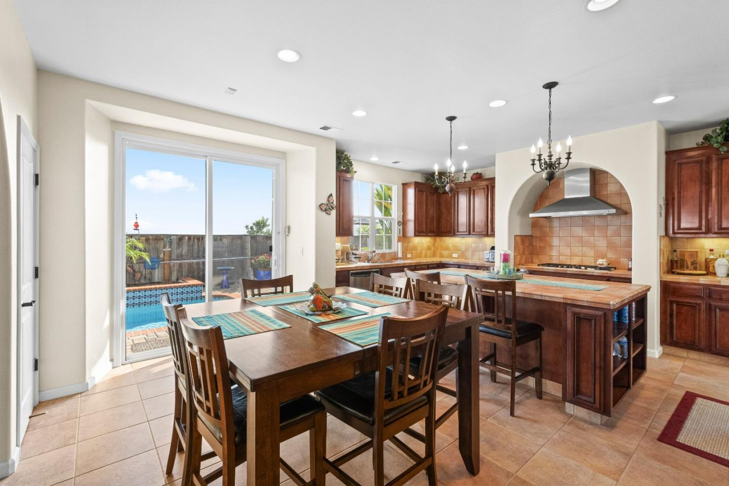 Detail Gallery Image 27 of 74 For 6560 Eagle Ridge Ct, Gilroy,  CA 95020 - 5 Beds | 3/1 Baths