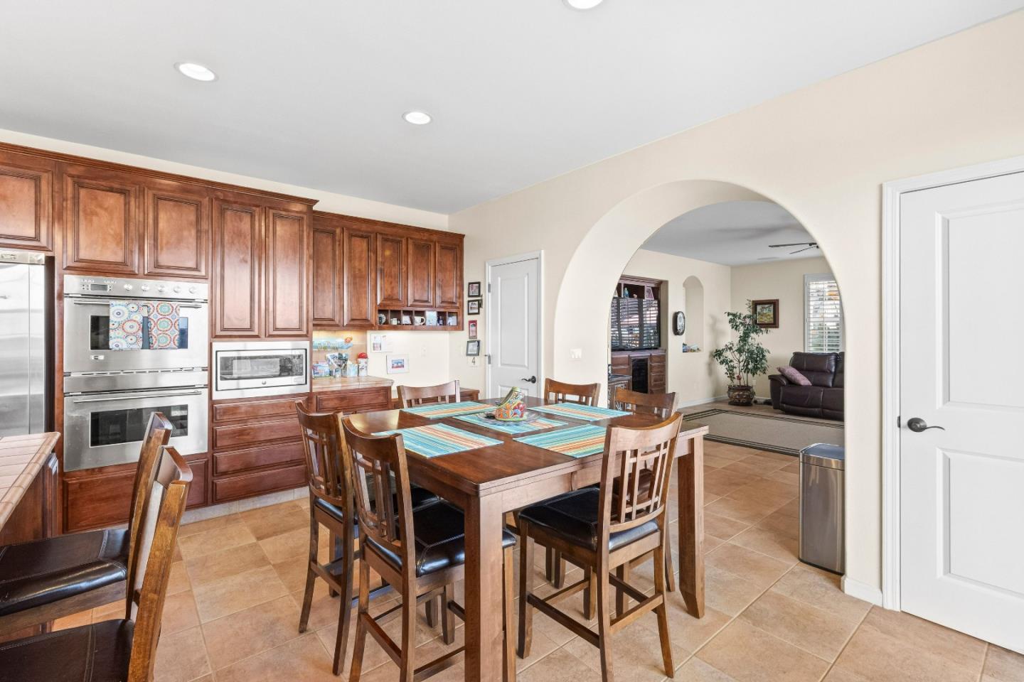 Detail Gallery Image 28 of 74 For 6560 Eagle Ridge Ct, Gilroy,  CA 95020 - 5 Beds | 3/1 Baths