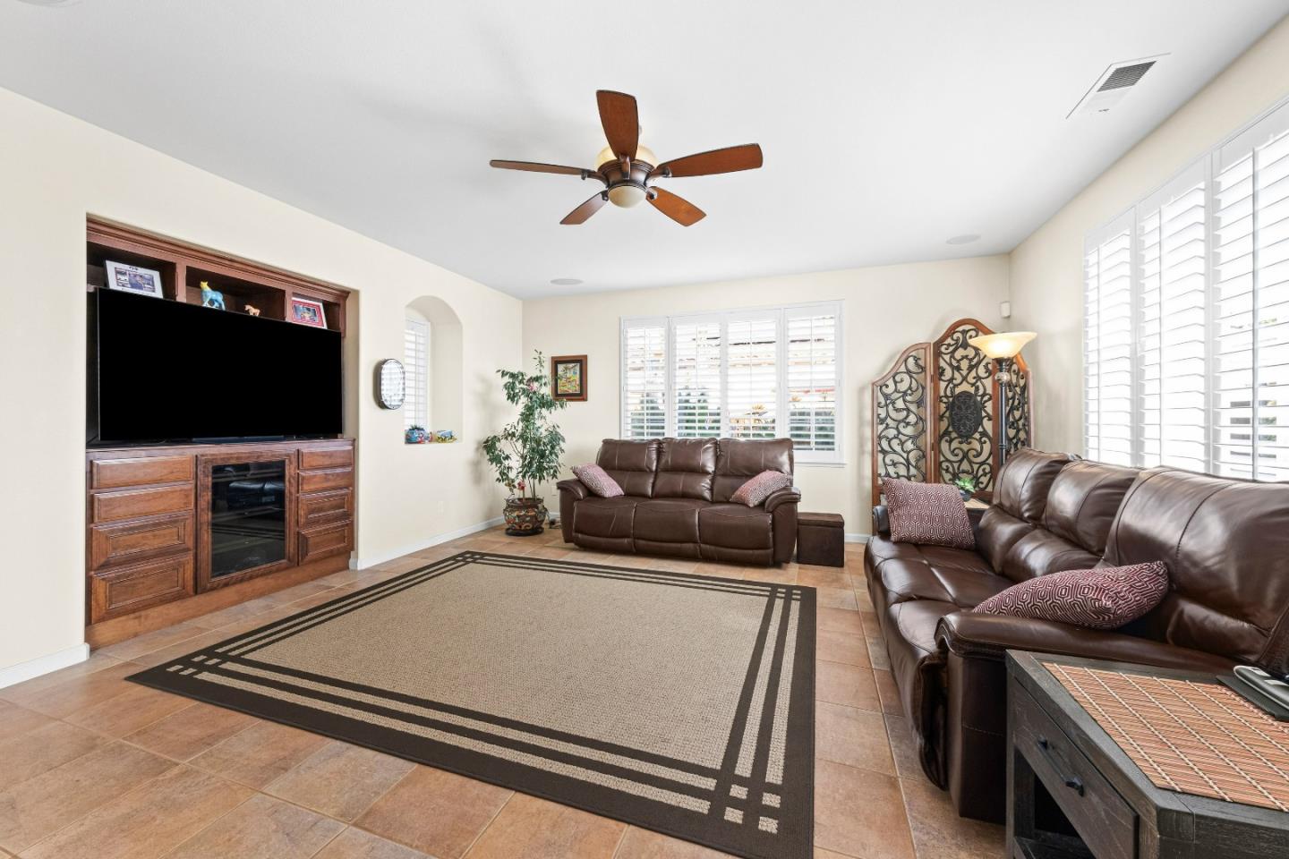 Detail Gallery Image 29 of 74 For 6560 Eagle Ridge Ct, Gilroy,  CA 95020 - 5 Beds | 3/1 Baths