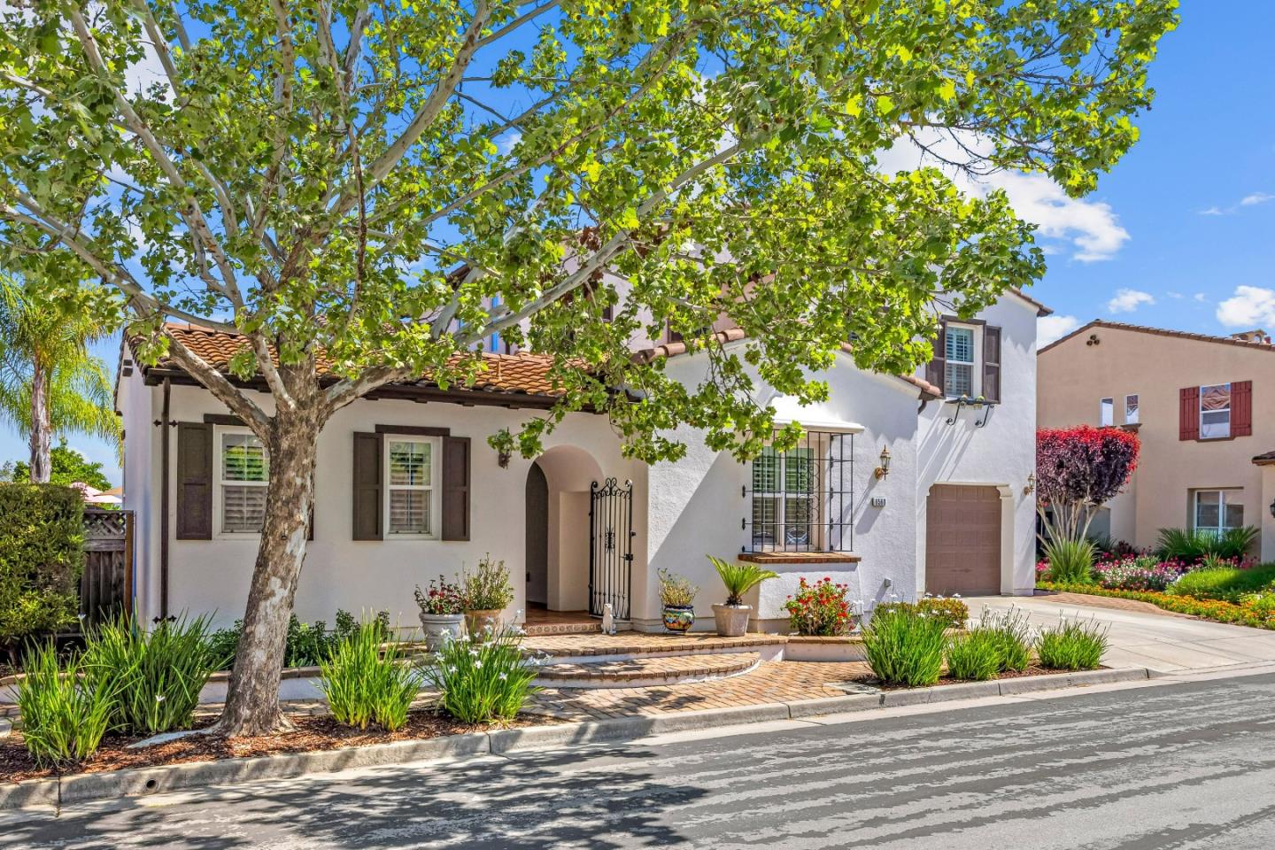 Detail Gallery Image 3 of 74 For 6560 Eagle Ridge Ct, Gilroy,  CA 95020 - 5 Beds | 3/1 Baths