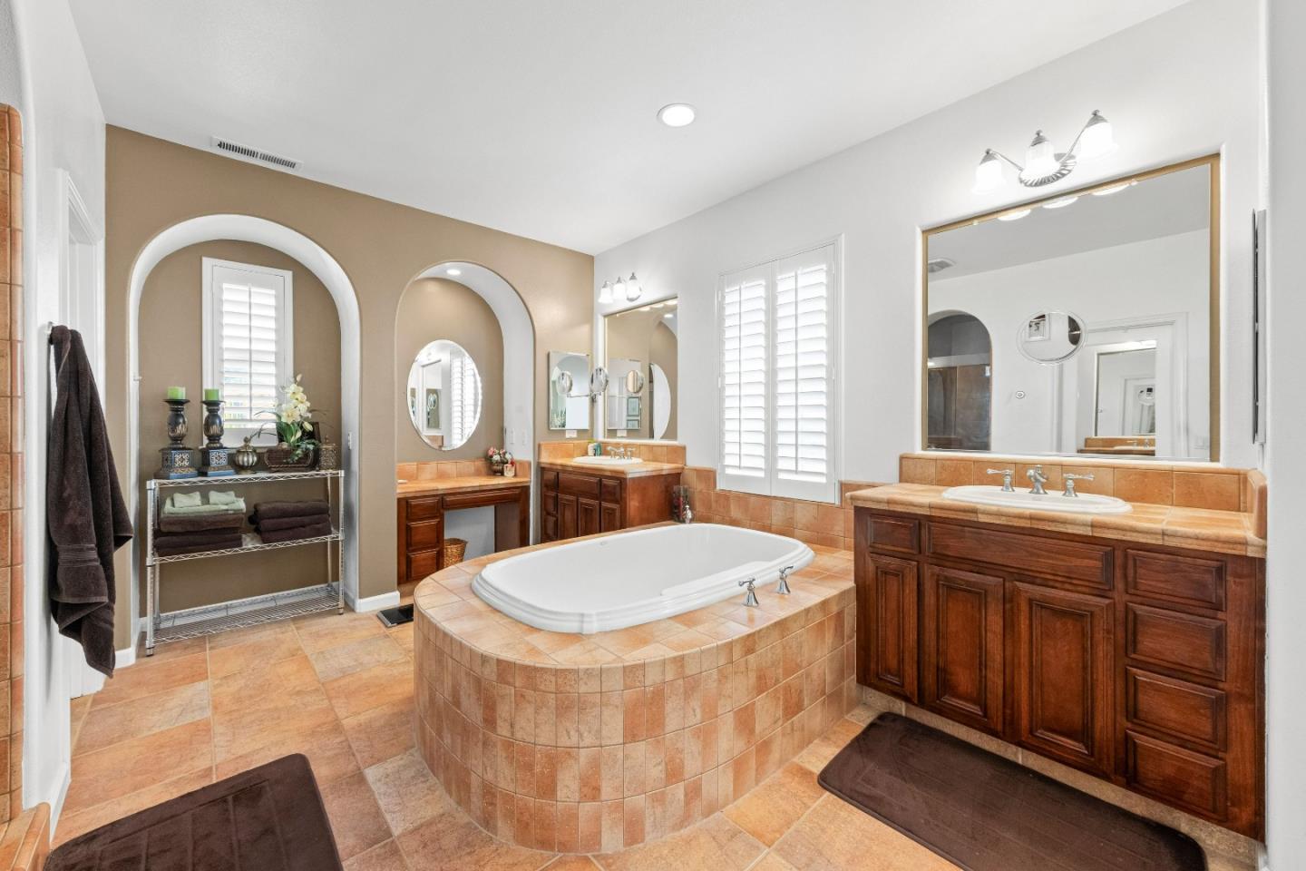 Detail Gallery Image 40 of 74 For 6560 Eagle Ridge Ct, Gilroy,  CA 95020 - 5 Beds | 3/1 Baths