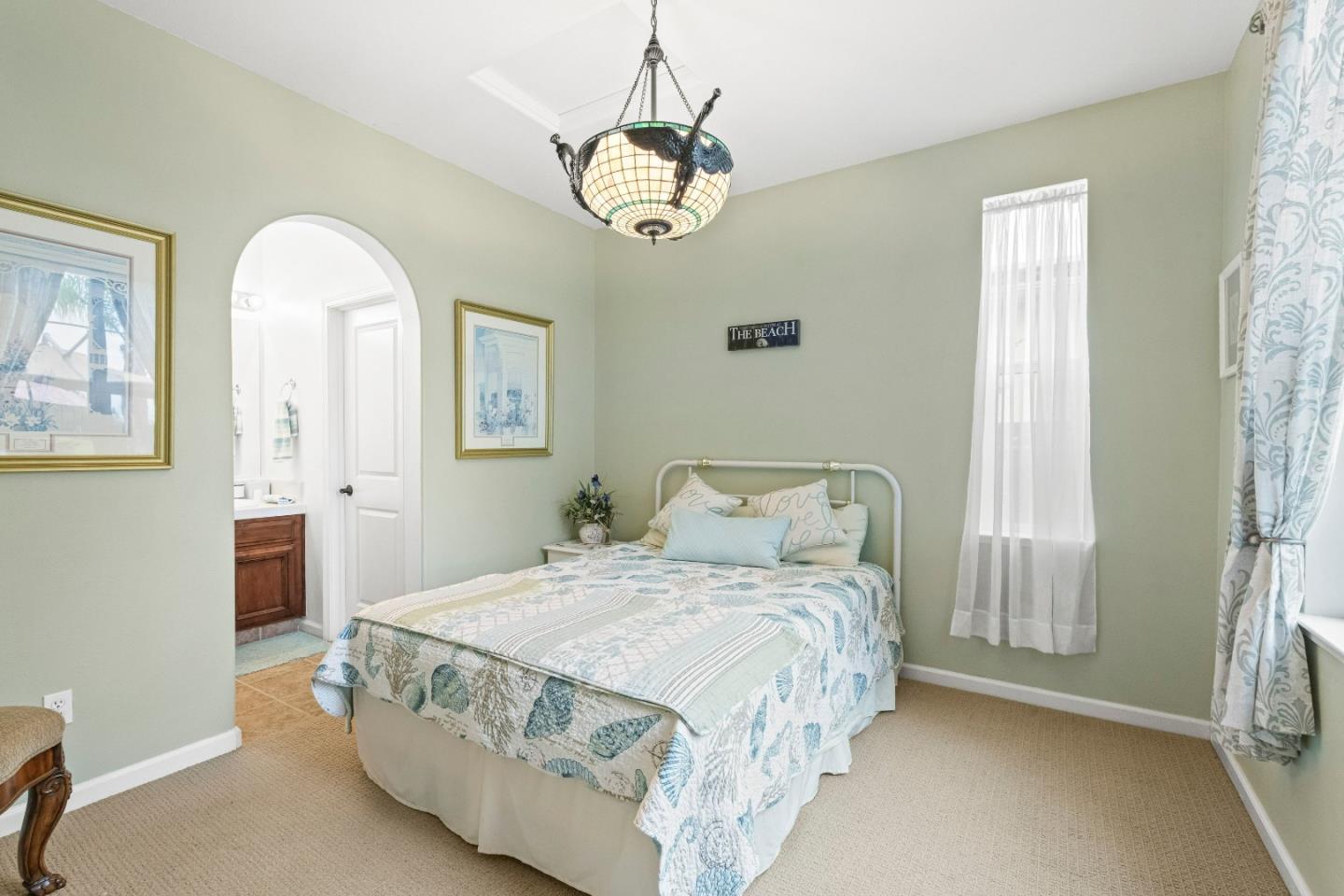 Detail Gallery Image 6 of 74 For 6560 Eagle Ridge Ct, Gilroy,  CA 95020 - 5 Beds | 3/1 Baths