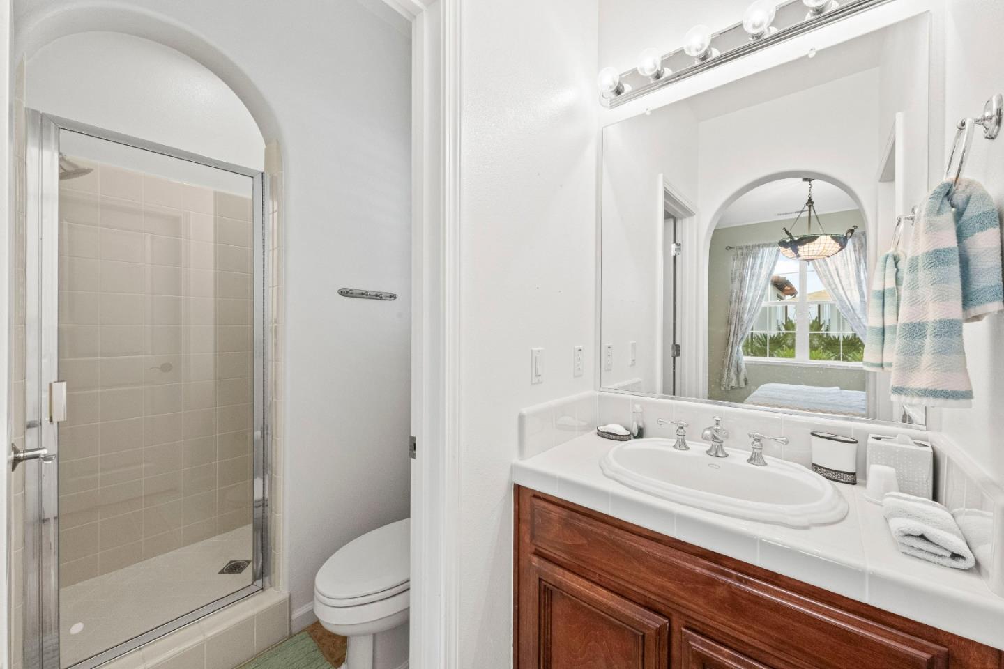 Detail Gallery Image 8 of 74 For 6560 Eagle Ridge Ct, Gilroy,  CA 95020 - 5 Beds | 3/1 Baths