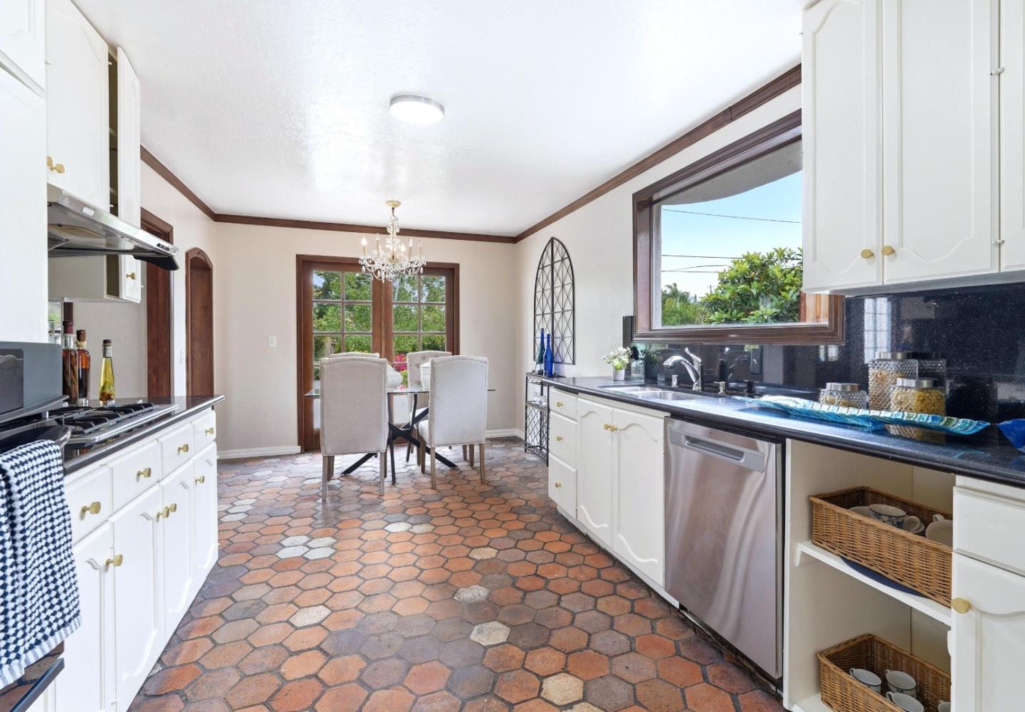 Detail Gallery Image 14 of 47 For 14175 Douglass Ln, Saratoga,  CA 95070 - 2 Beds | 1 Baths