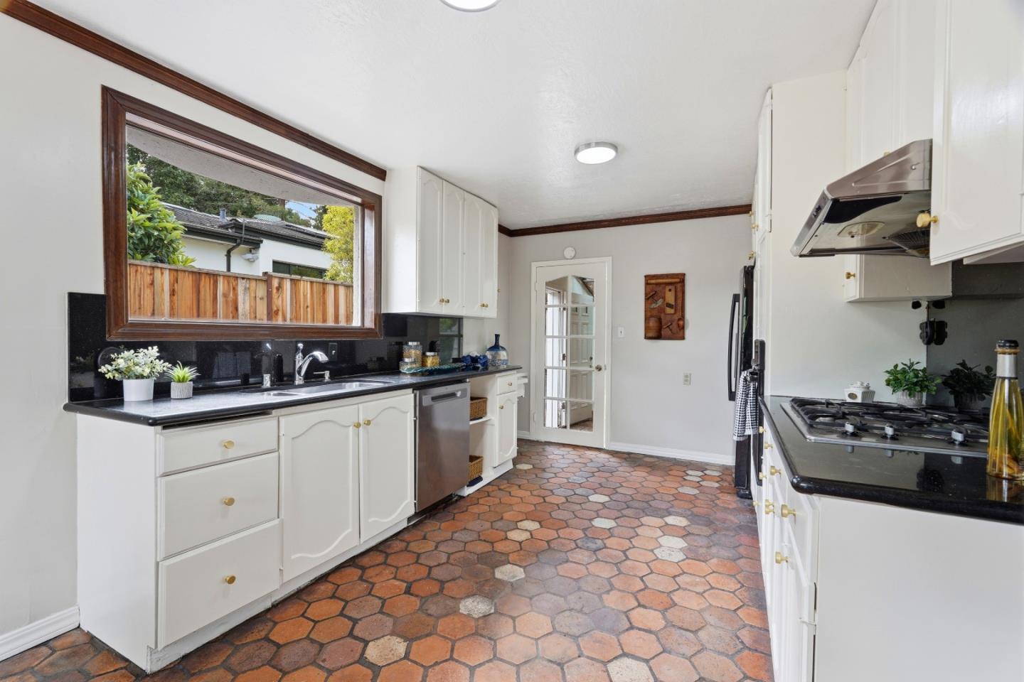 Detail Gallery Image 16 of 47 For 14175 Douglass Ln, Saratoga,  CA 95070 - 2 Beds | 1 Baths