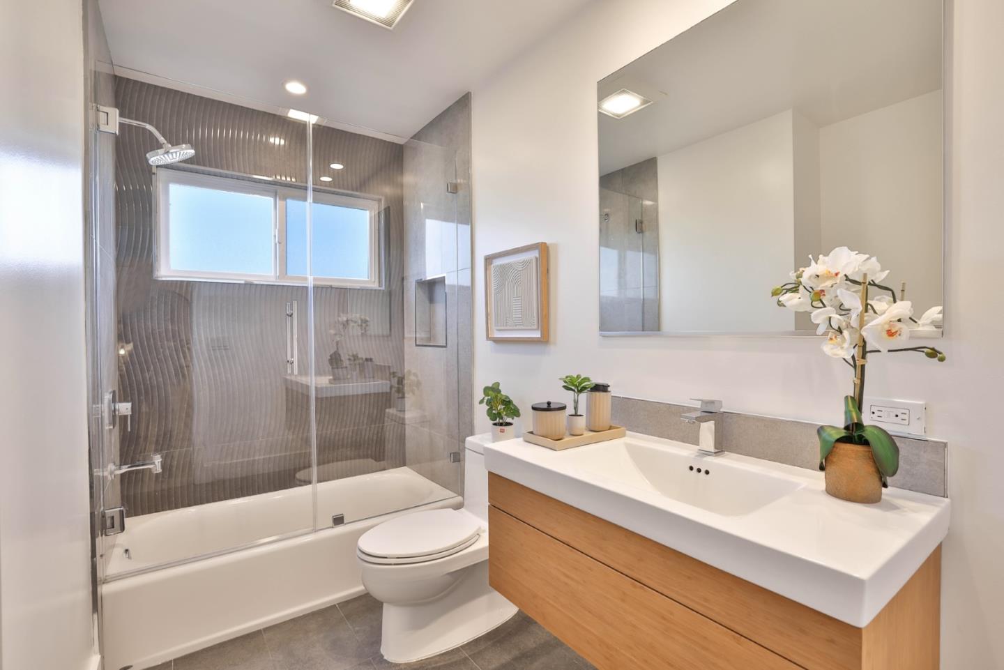 Detail Gallery Image 16 of 32 For 5953 Shawcroft Dr, San Jose,  CA 95123 - 4 Beds | 2 Baths