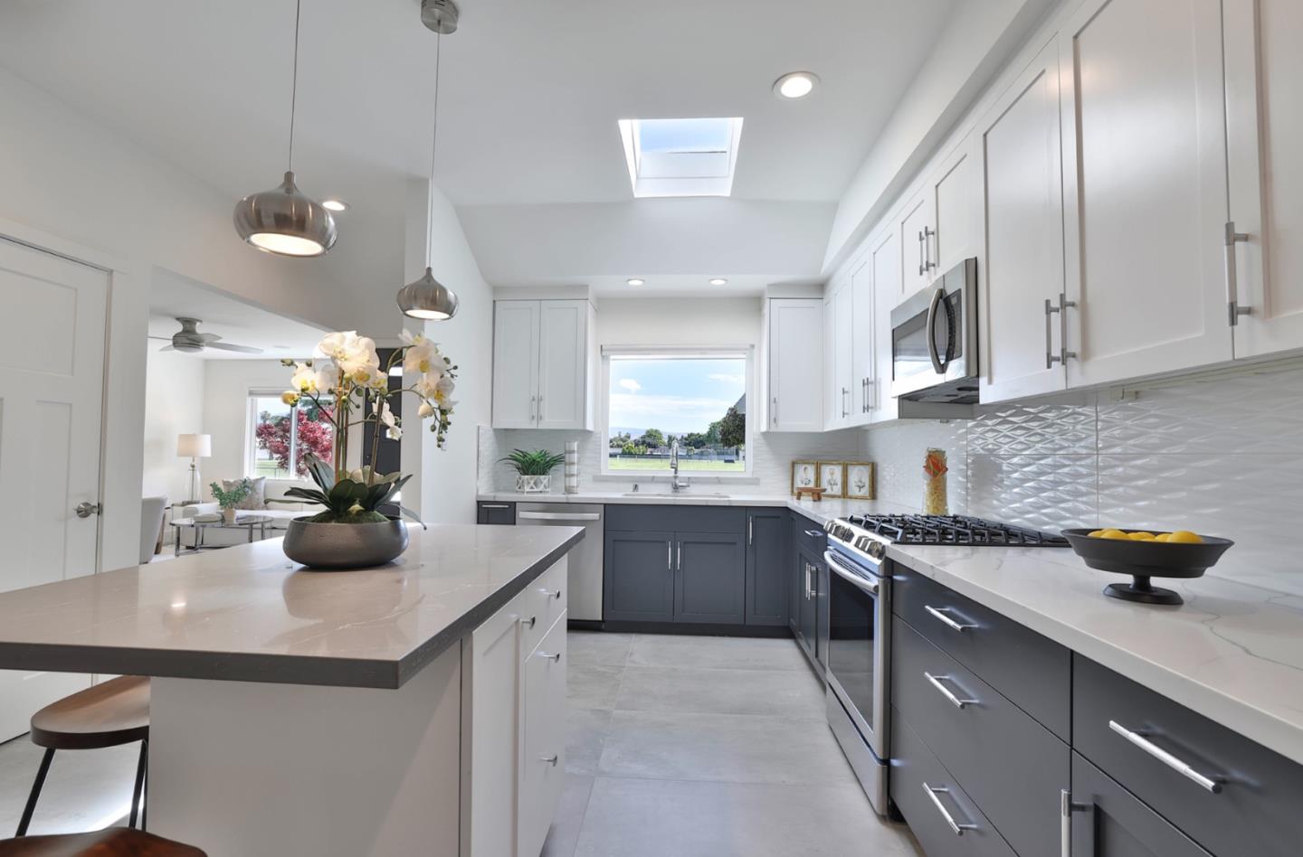 Detail Gallery Image 6 of 32 For 5953 Shawcroft Dr, San Jose,  CA 95123 - 4 Beds | 2 Baths