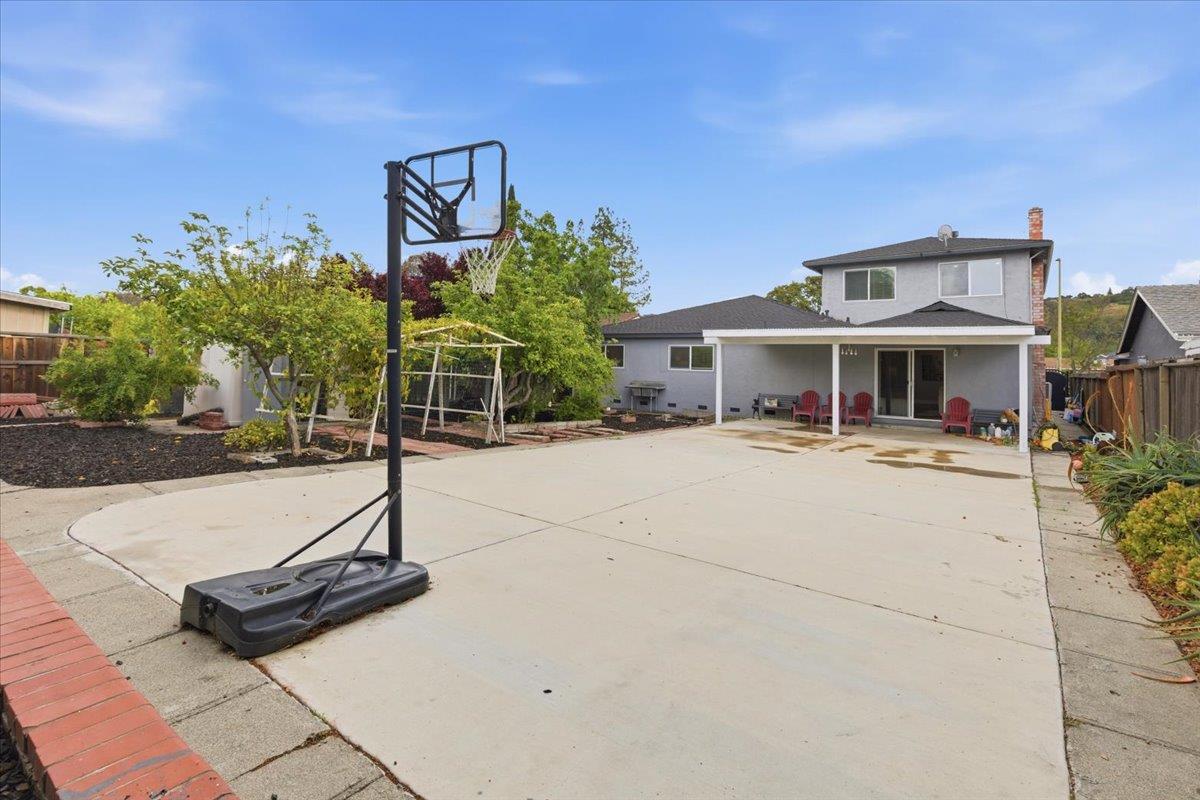 Detail Gallery Image 10 of 49 For 5836 Santa Teresa Blvd, San Jose,  CA 95123 - 7 Beds | 4 Baths