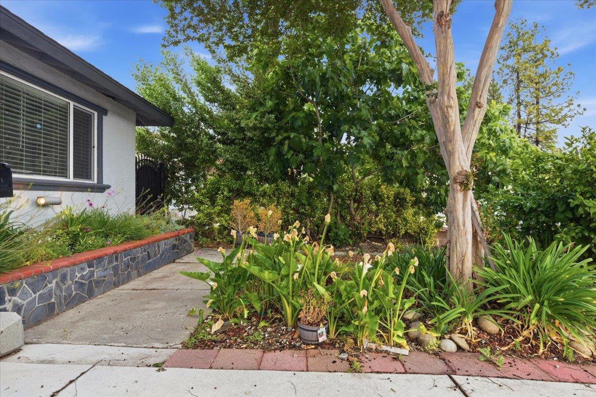 Detail Gallery Image 4 of 49 For 5836 Santa Teresa Blvd, San Jose,  CA 95123 - 7 Beds | 4 Baths