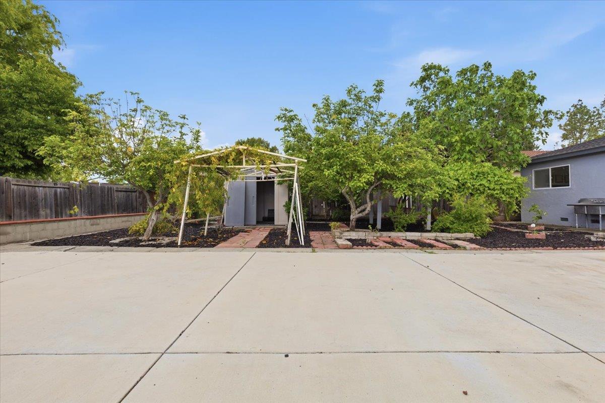 Detail Gallery Image 8 of 49 For 5836 Santa Teresa Blvd, San Jose,  CA 95123 - 7 Beds | 4 Baths