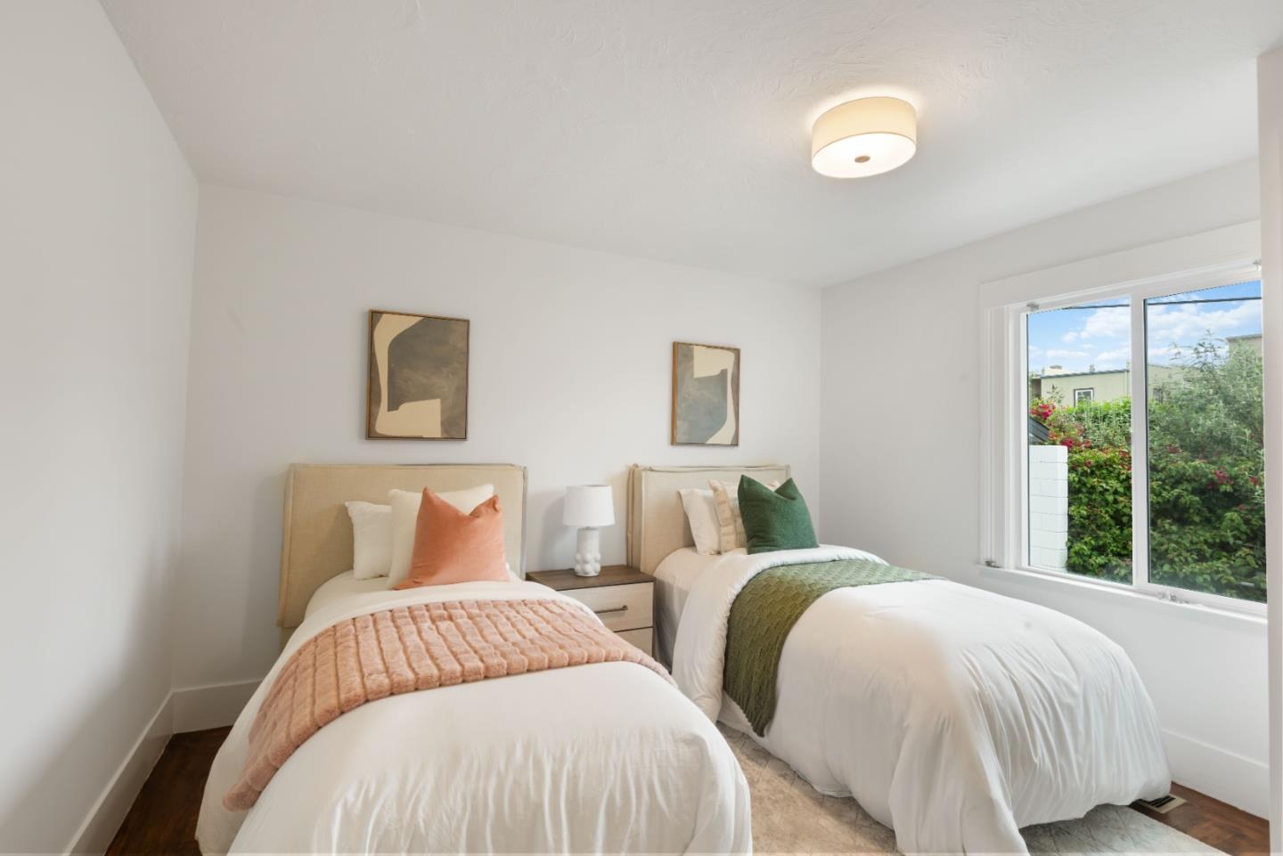 Detail Gallery Image 17 of 36 For 4020 West St, Emeryville,  CA 94608 - 5 Beds | 2/1 Baths