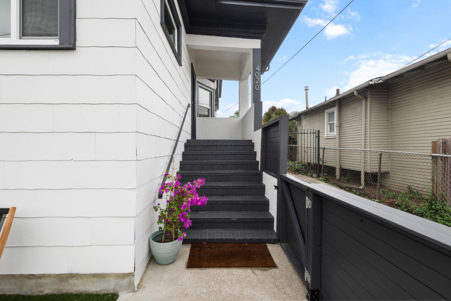 Detail Gallery Image 2 of 36 For 4020 West St, Emeryville,  CA 94608 - 5 Beds | 2/1 Baths