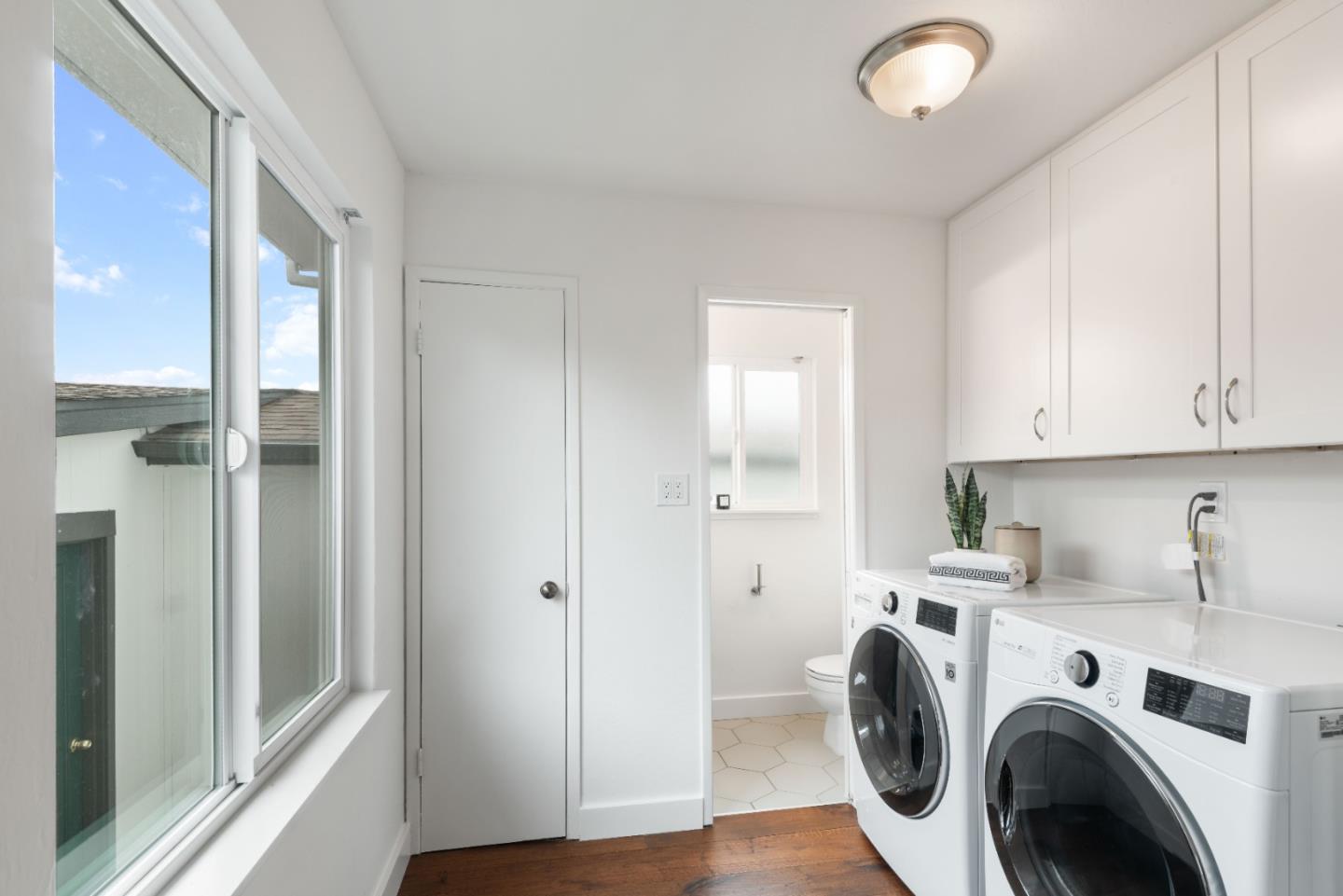 Detail Gallery Image 22 of 36 For 4020 West St, Emeryville,  CA 94608 - 5 Beds | 2/1 Baths