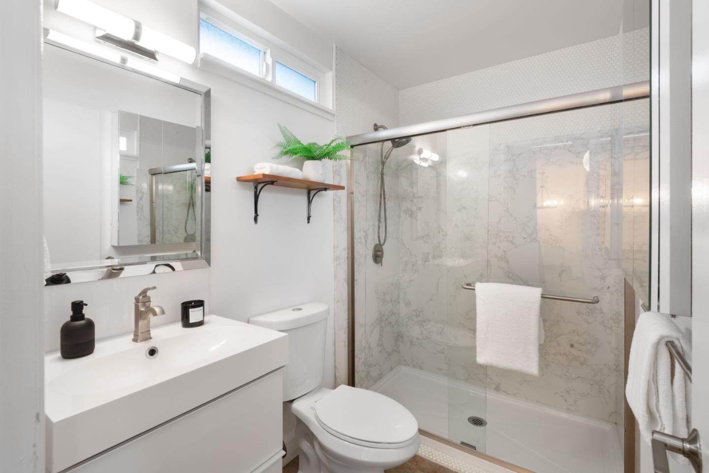 Detail Gallery Image 29 of 36 For 4020 West St, Emeryville,  CA 94608 - 5 Beds | 2/1 Baths