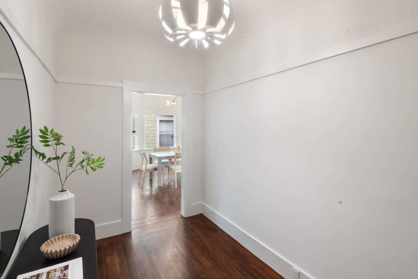 Detail Gallery Image 3 of 36 For 4020 West St, Emeryville,  CA 94608 - 5 Beds | 2/1 Baths