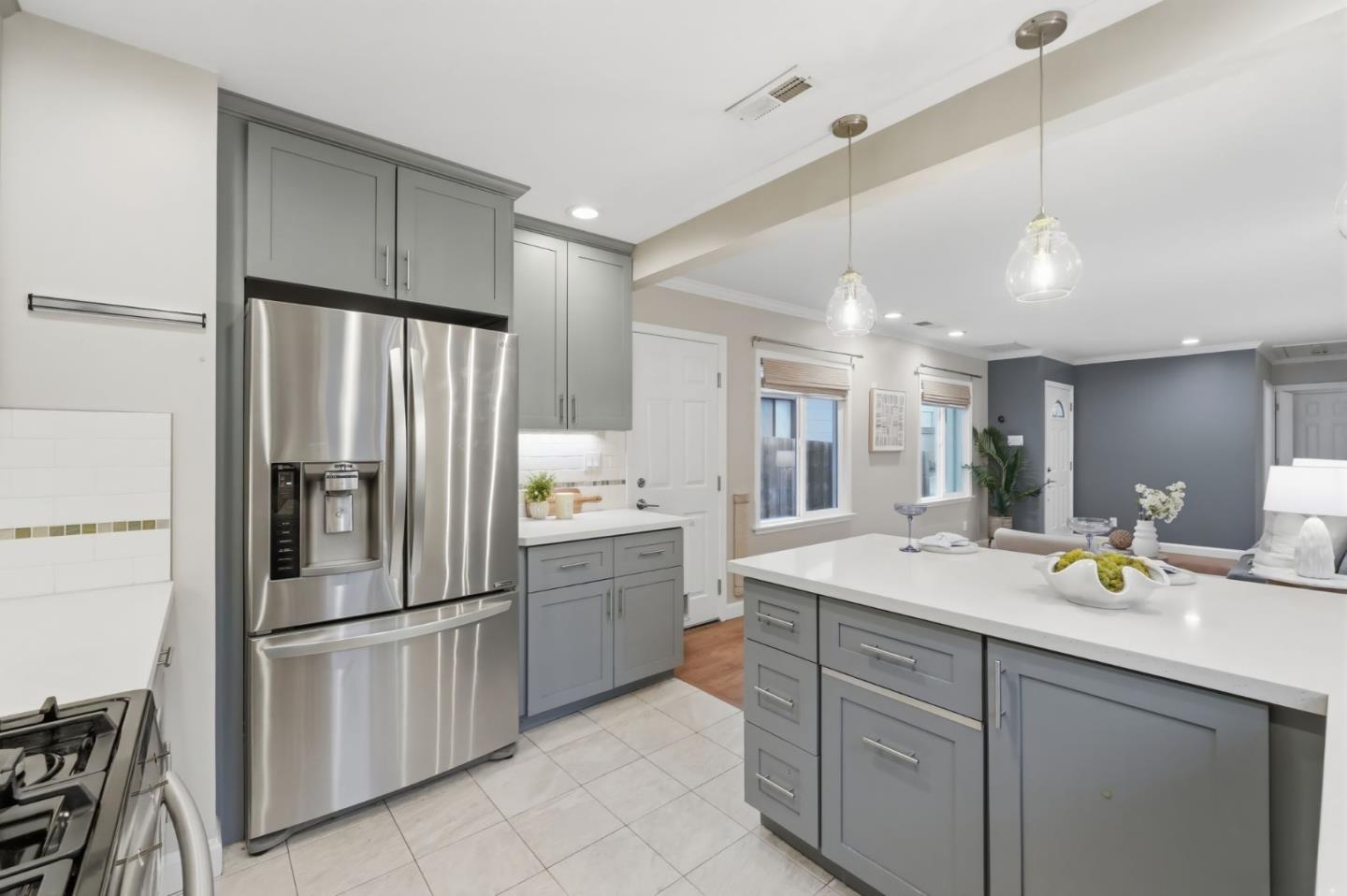 Detail Gallery Image 10 of 28 For 71 Salada Ave, Pacifica,  CA 94044 - 3 Beds | 1/1 Baths