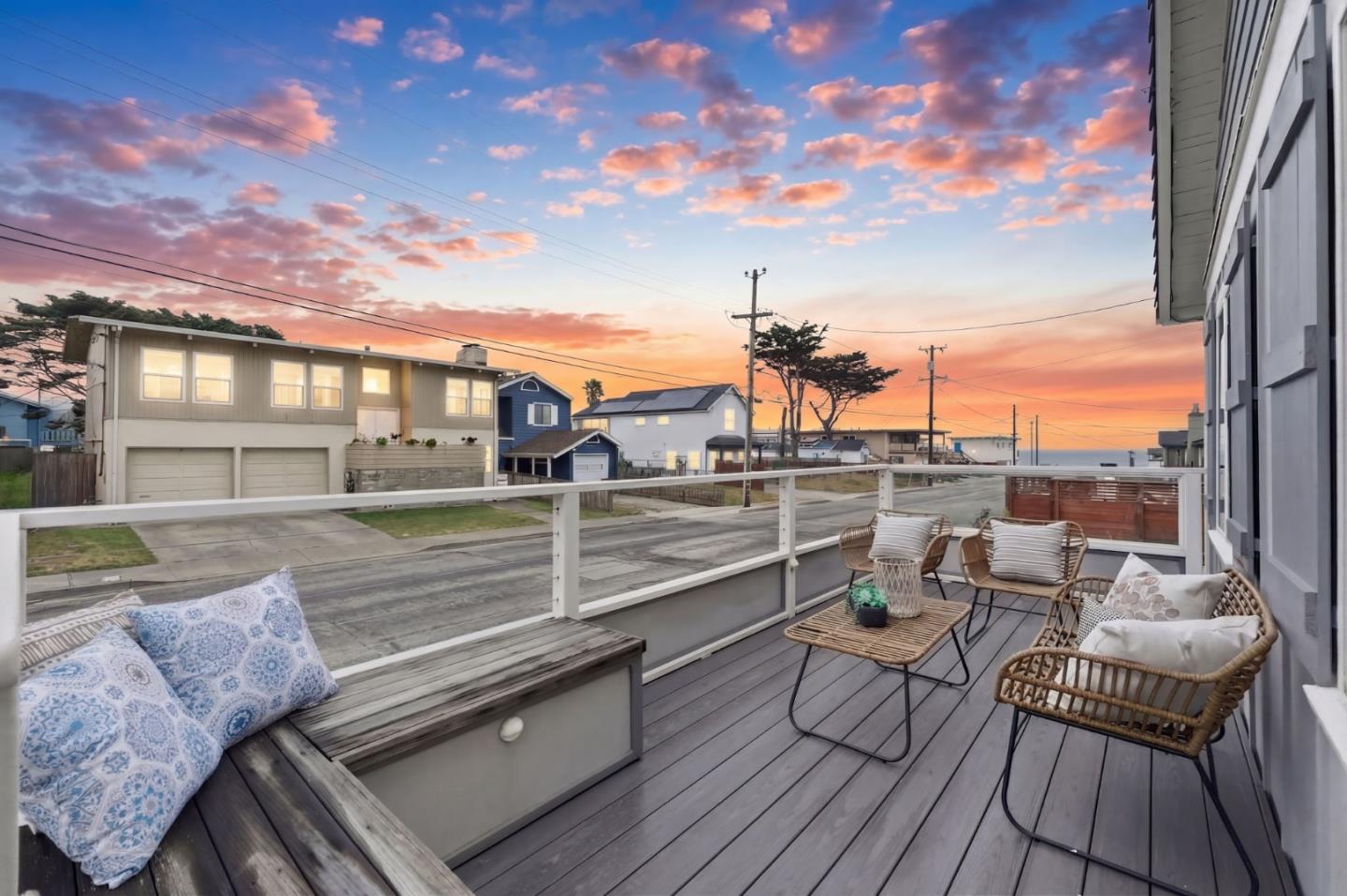 Detail Gallery Image 2 of 28 For 71 Salada Ave, Pacifica,  CA 94044 - 3 Beds | 1/1 Baths