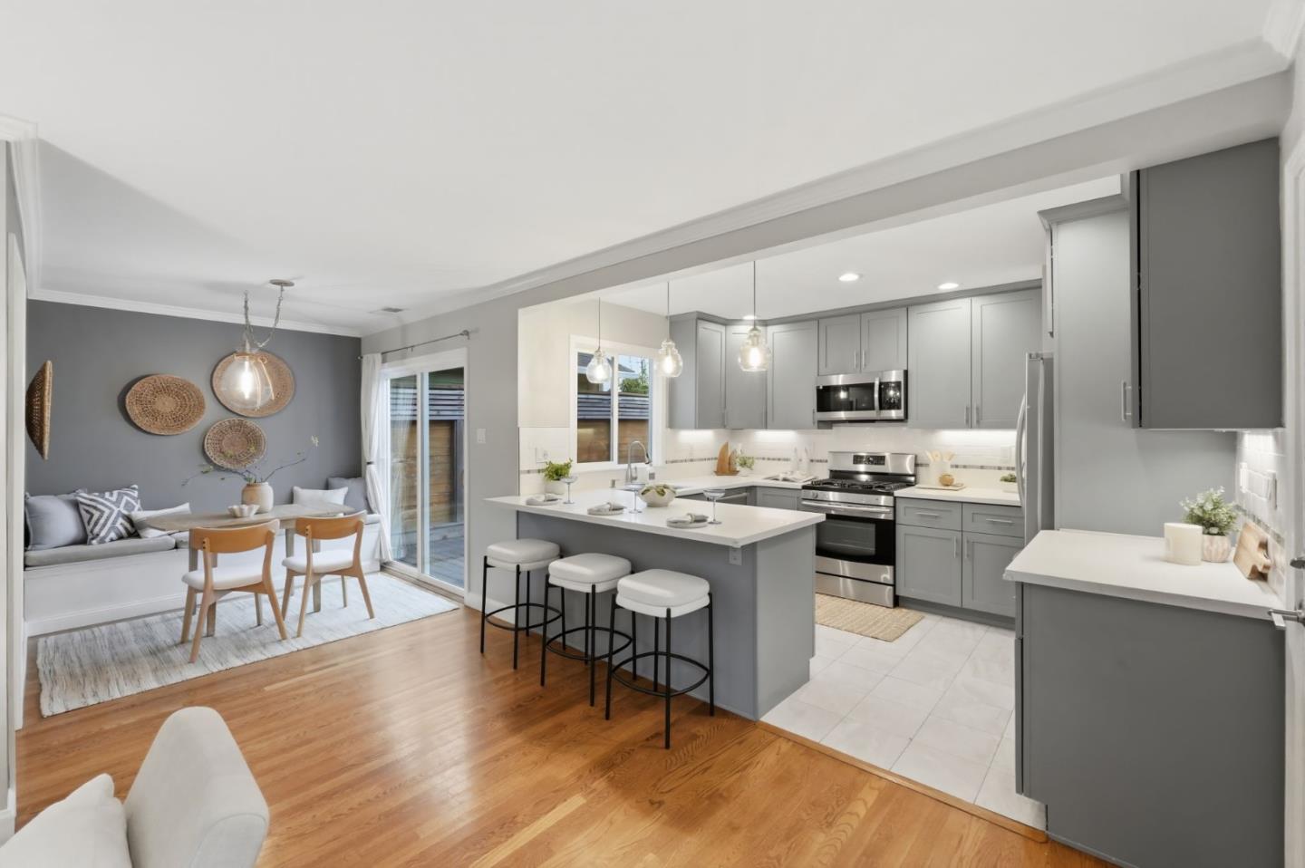 Detail Gallery Image 5 of 28 For 71 Salada Ave, Pacifica,  CA 94044 - 3 Beds | 1/1 Baths