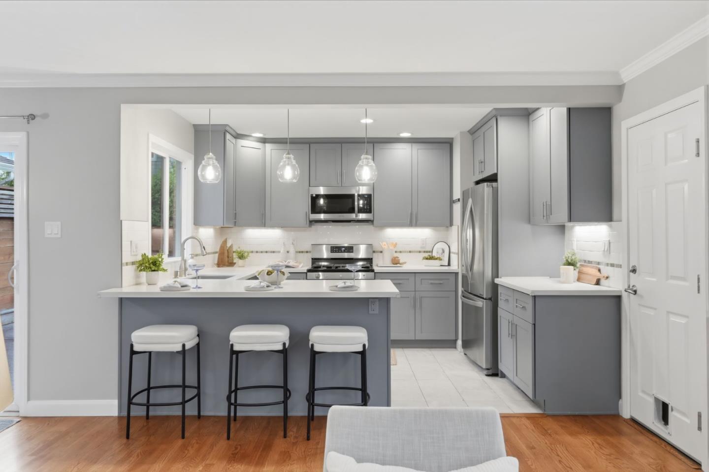 Detail Gallery Image 6 of 28 For 71 Salada Ave, Pacifica,  CA 94044 - 3 Beds | 1/1 Baths