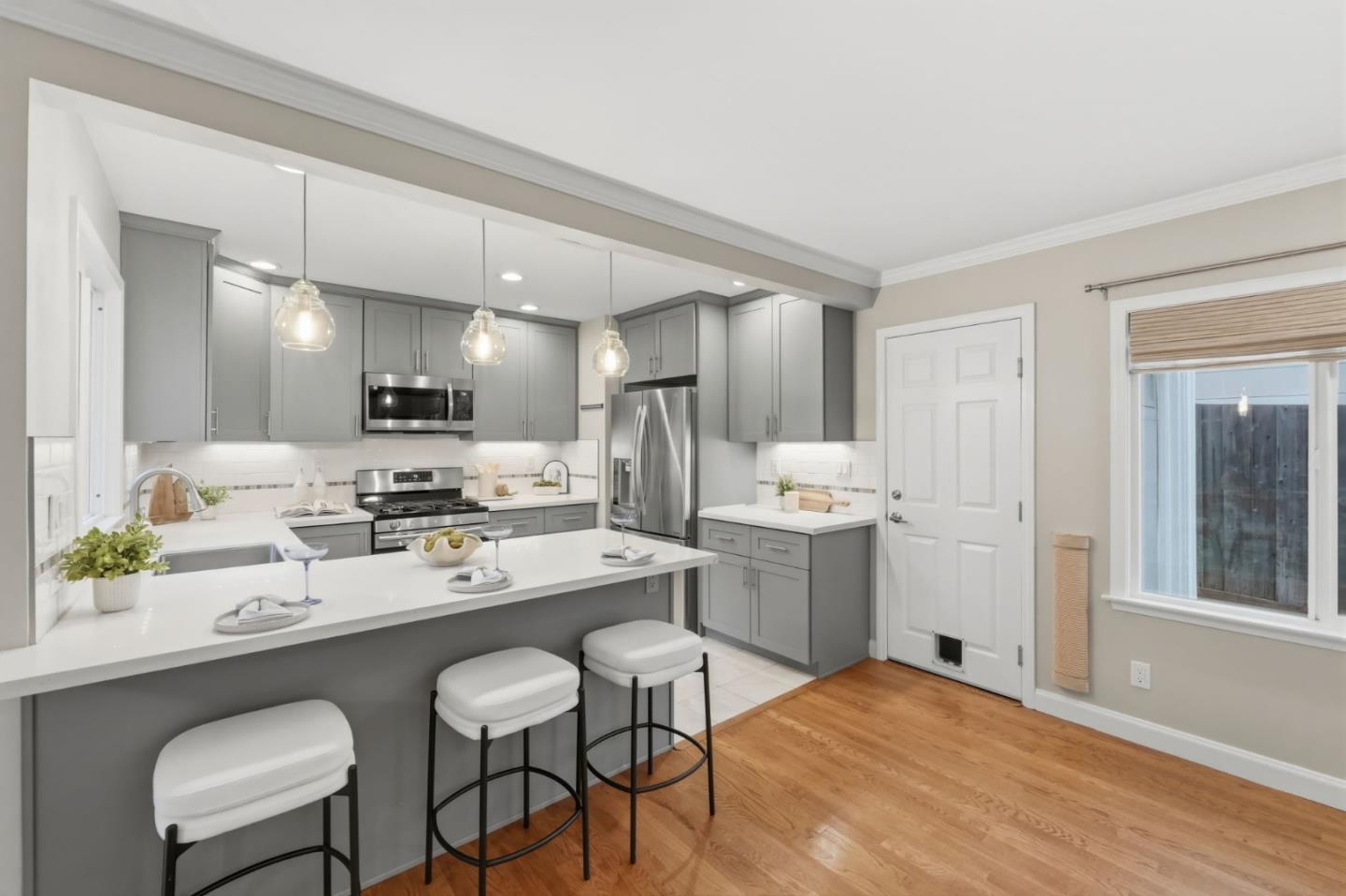 Detail Gallery Image 7 of 28 For 71 Salada Ave, Pacifica,  CA 94044 - 3 Beds | 1/1 Baths