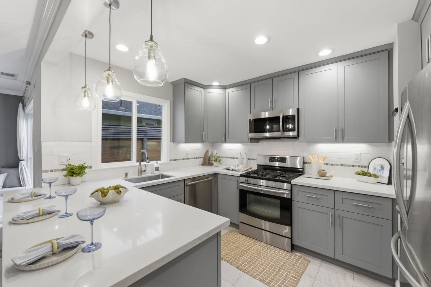 Detail Gallery Image 8 of 28 For 71 Salada Ave, Pacifica,  CA 94044 - 3 Beds | 1/1 Baths