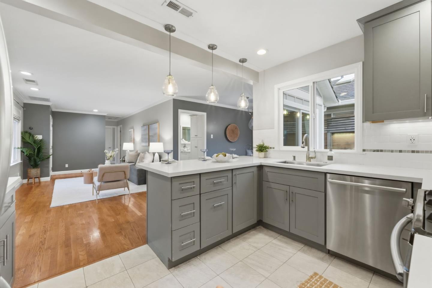 Detail Gallery Image 9 of 28 For 71 Salada Ave, Pacifica,  CA 94044 - 3 Beds | 1/1 Baths