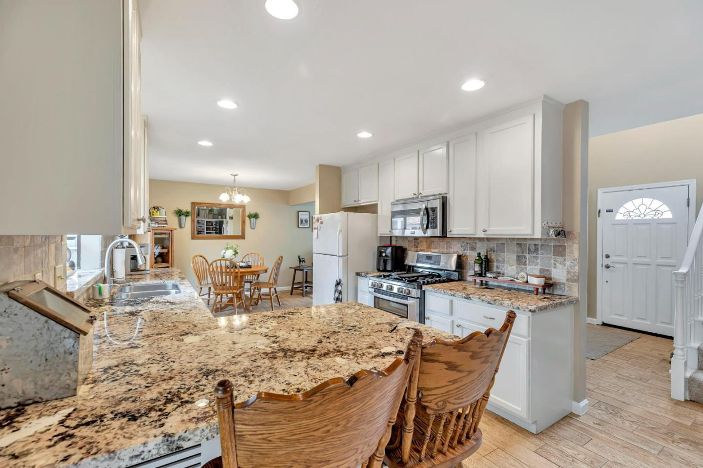 Detail Gallery Image 19 of 57 For 1951 Calistoga Dr, Hollister,  CA 95023 - 4 Beds | 2/1 Baths