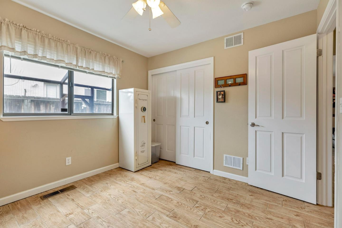 Detail Gallery Image 30 of 57 For 1951 Calistoga Dr, Hollister,  CA 95023 - 4 Beds | 2/1 Baths