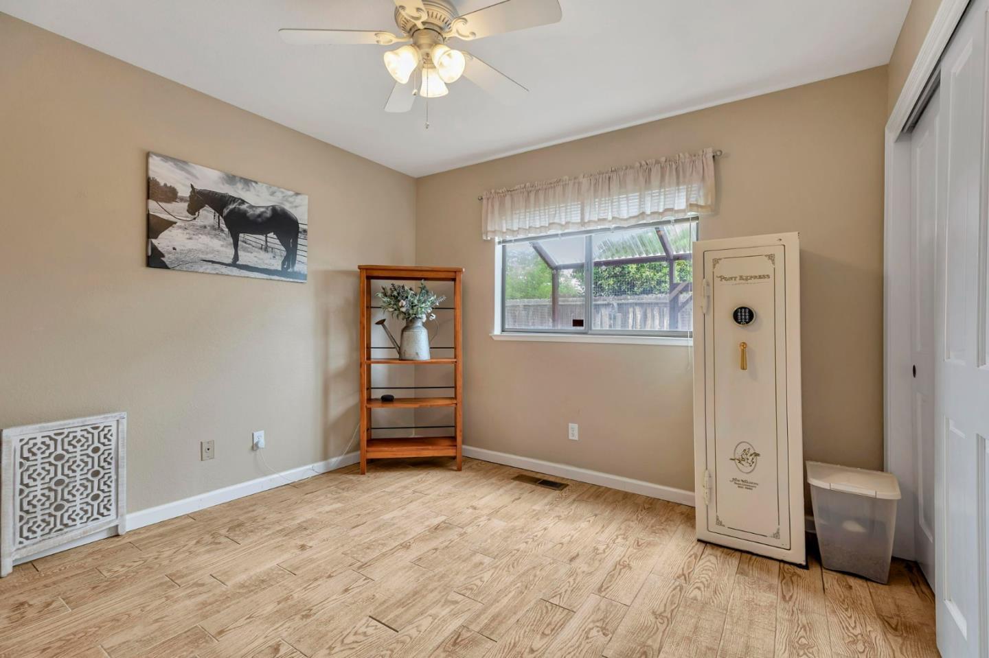 Detail Gallery Image 31 of 57 For 1951 Calistoga Dr, Hollister,  CA 95023 - 4 Beds | 2/1 Baths