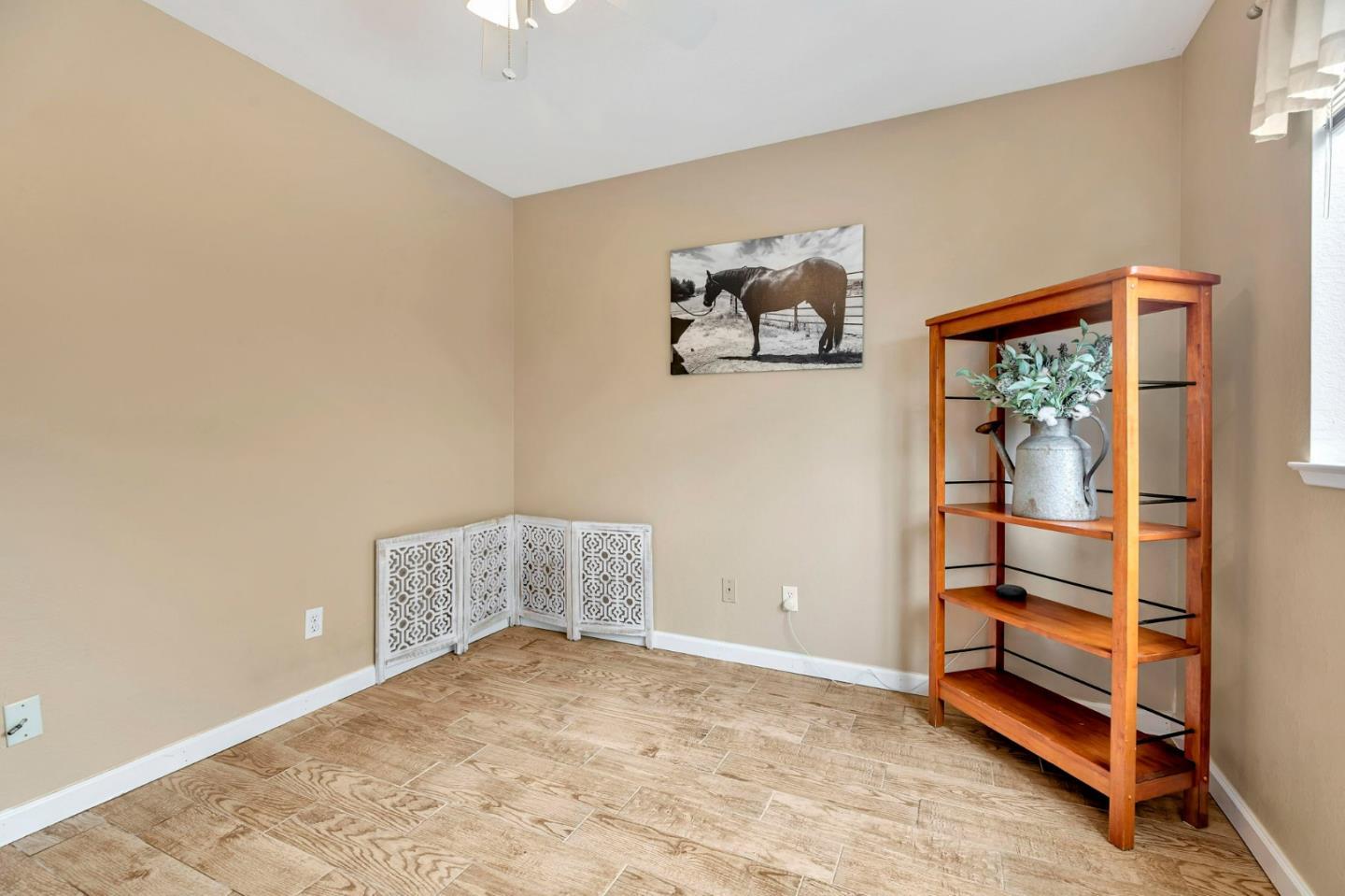 Detail Gallery Image 32 of 57 For 1951 Calistoga Dr, Hollister,  CA 95023 - 4 Beds | 2/1 Baths