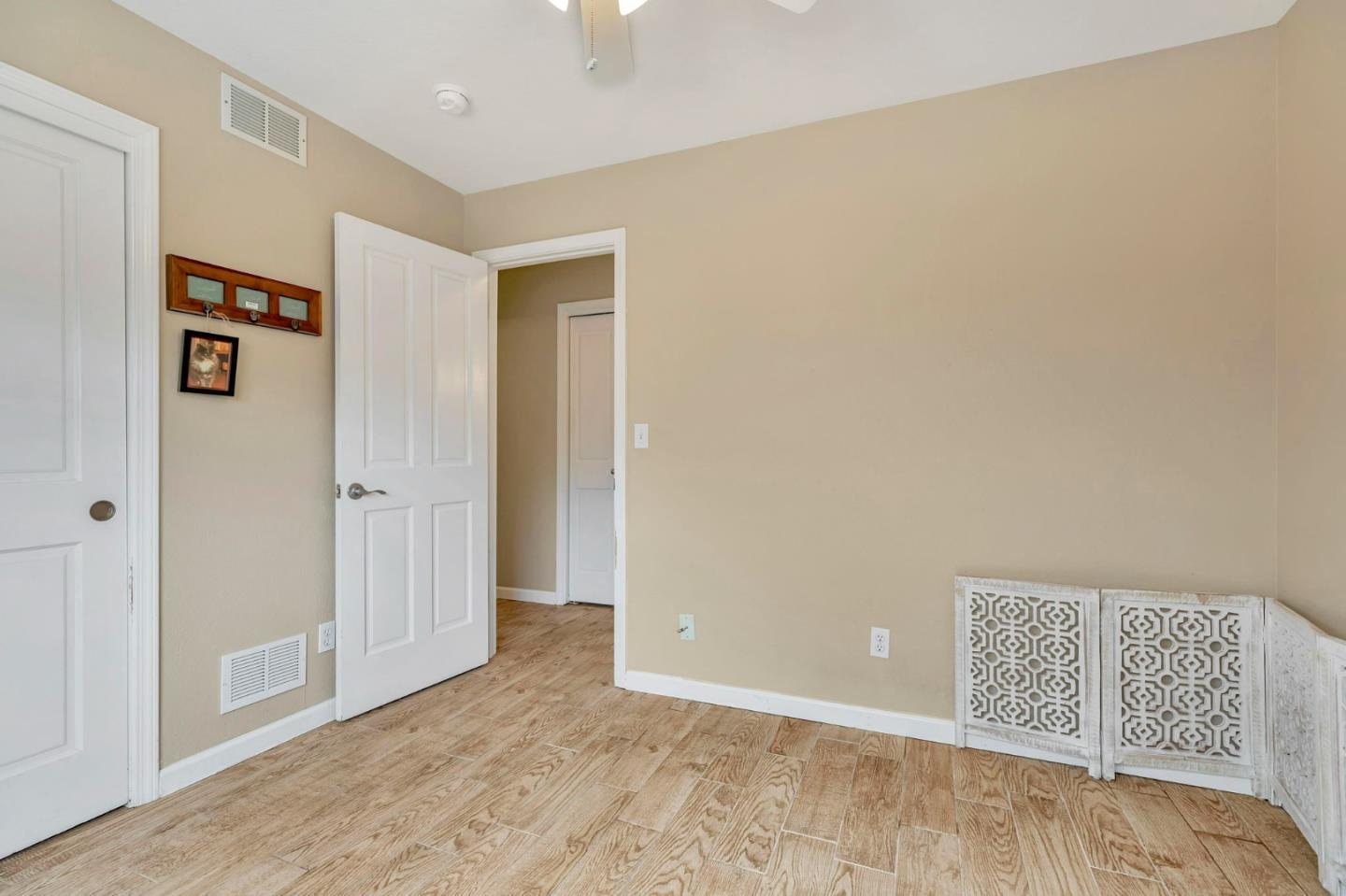 Detail Gallery Image 33 of 57 For 1951 Calistoga Dr, Hollister,  CA 95023 - 4 Beds | 2/1 Baths