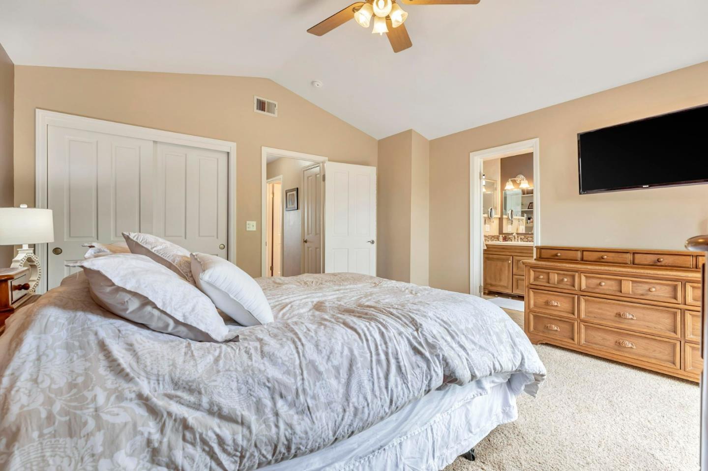 Detail Gallery Image 37 of 57 For 1951 Calistoga Dr, Hollister,  CA 95023 - 4 Beds | 2/1 Baths