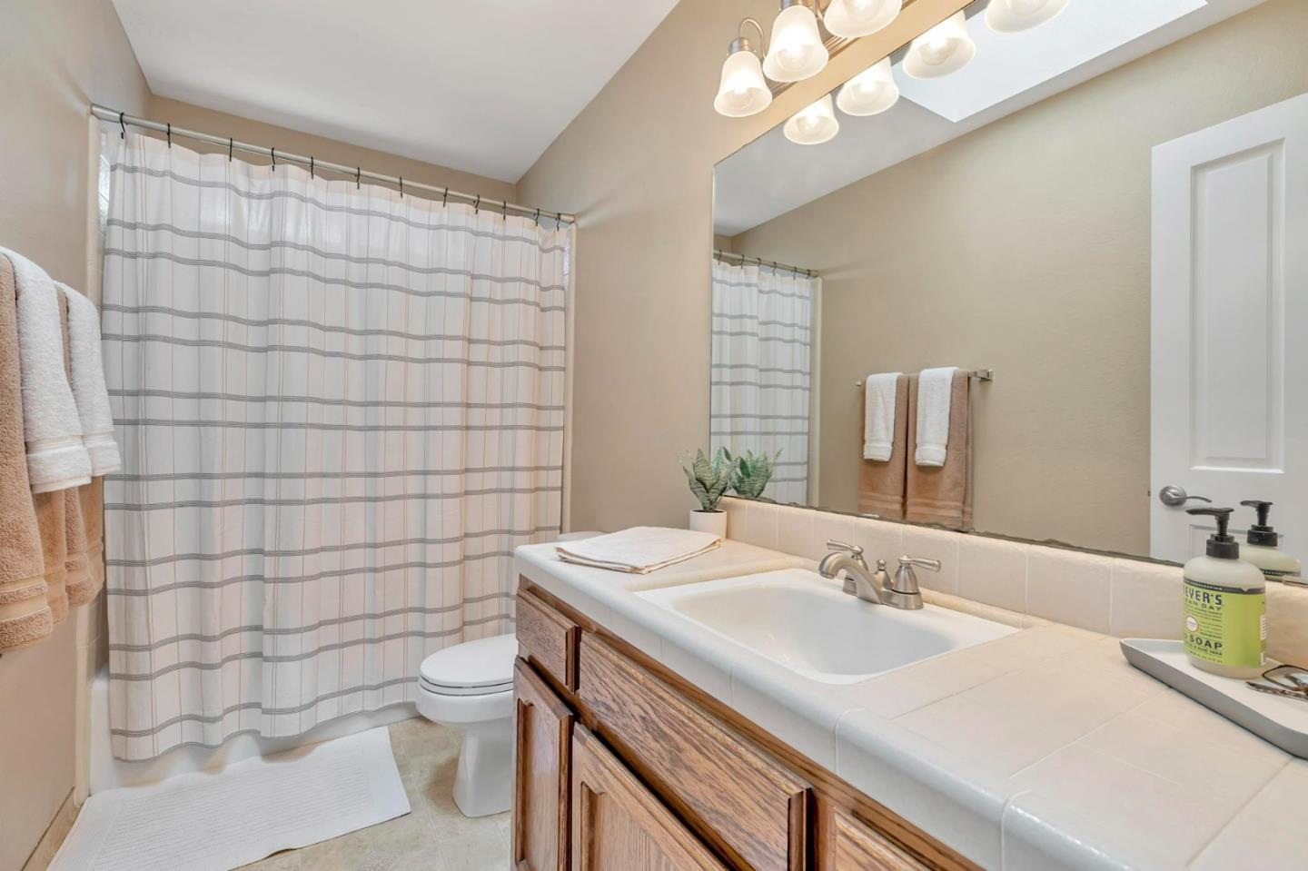 Detail Gallery Image 41 of 57 For 1951 Calistoga Dr, Hollister,  CA 95023 - 4 Beds | 2/1 Baths