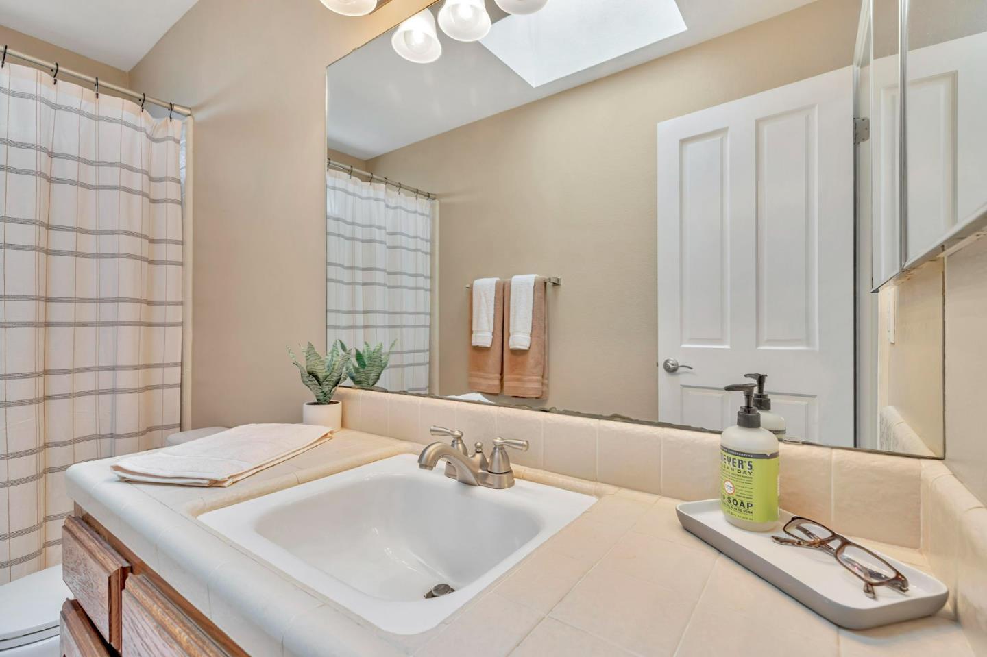 Detail Gallery Image 42 of 57 For 1951 Calistoga Dr, Hollister,  CA 95023 - 4 Beds | 2/1 Baths