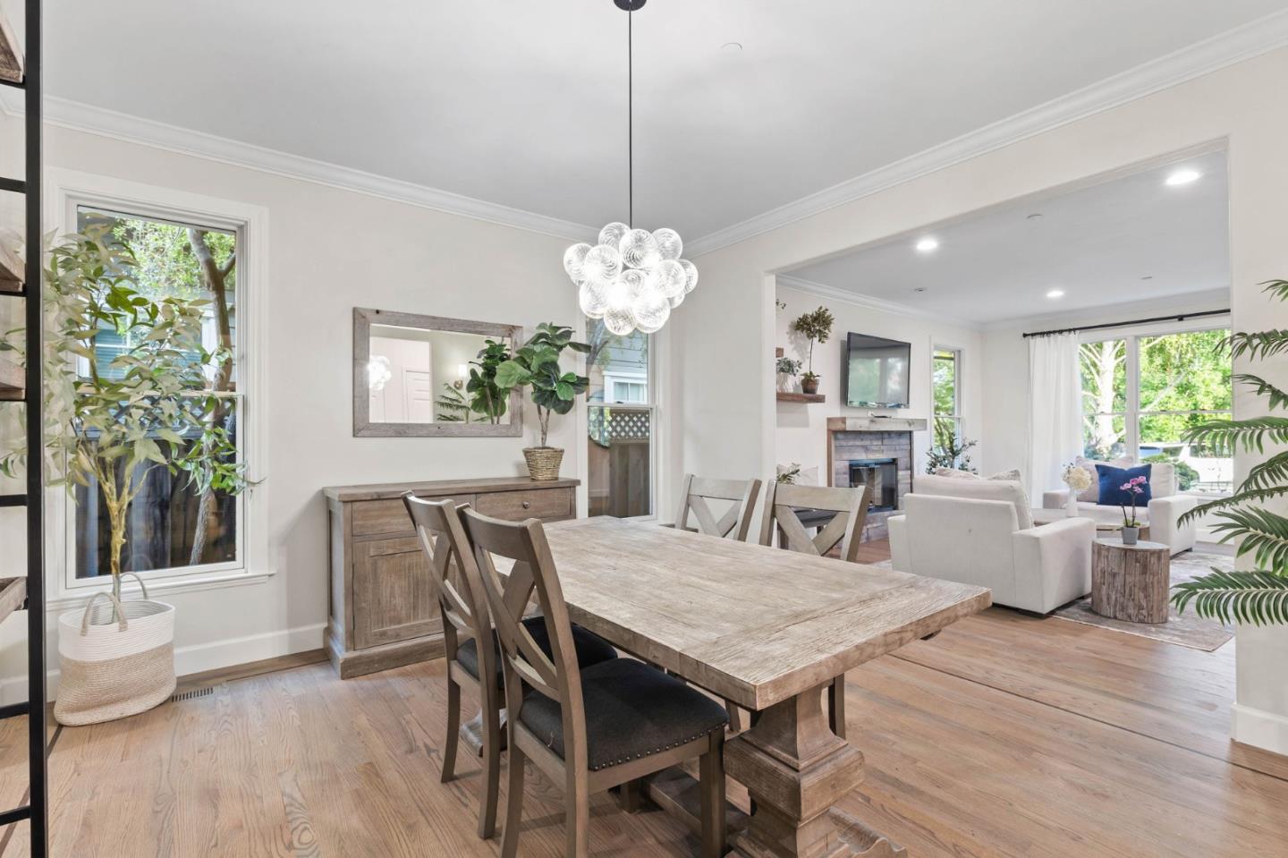 Detail Gallery Image 6 of 17 For 2140 Monterey Ave, Menlo Park,  CA 94025 - 4 Beds | 3 Baths