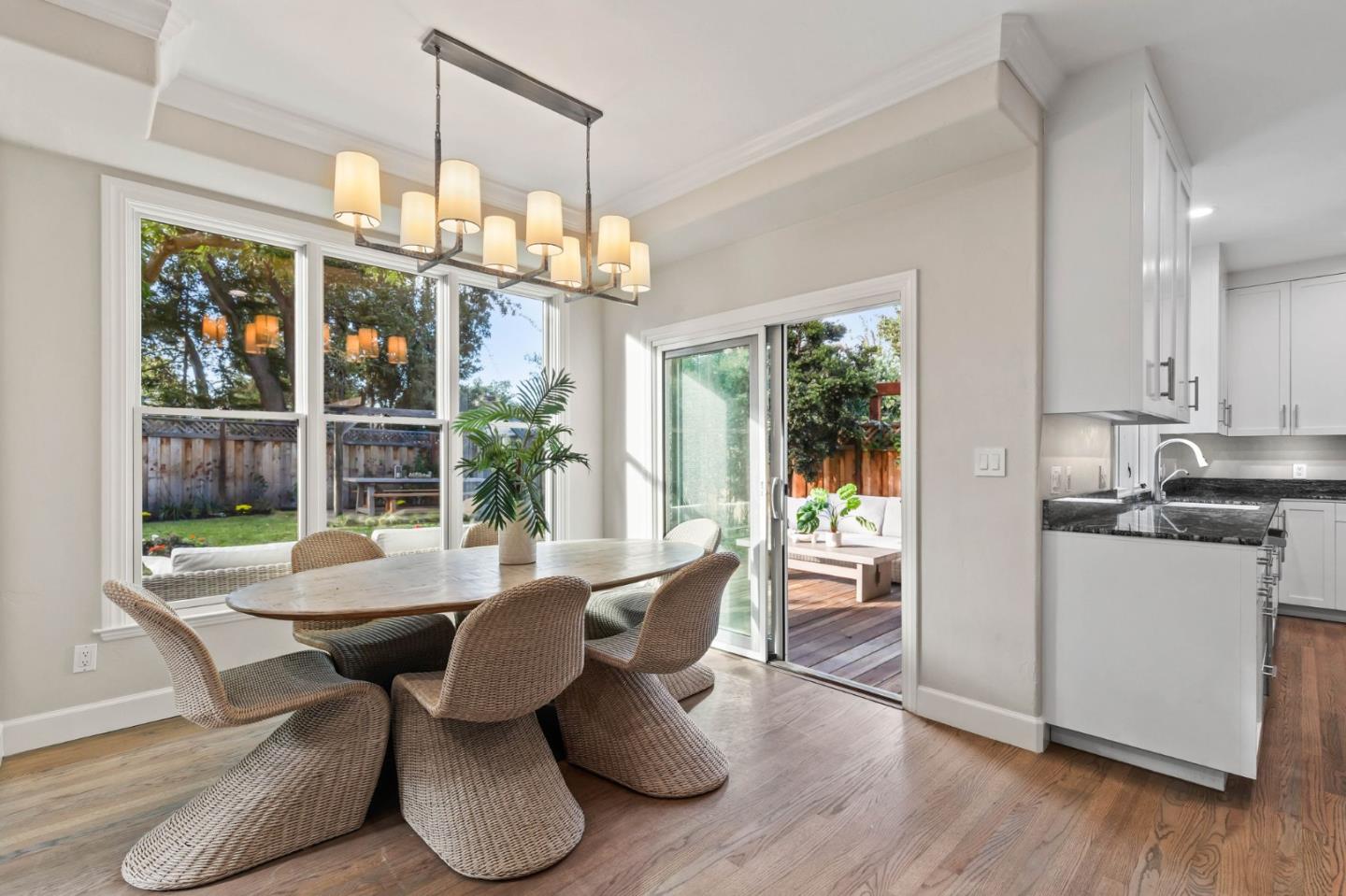 Detail Gallery Image 8 of 17 For 2140 Monterey Ave, Menlo Park,  CA 94025 - 4 Beds | 3 Baths