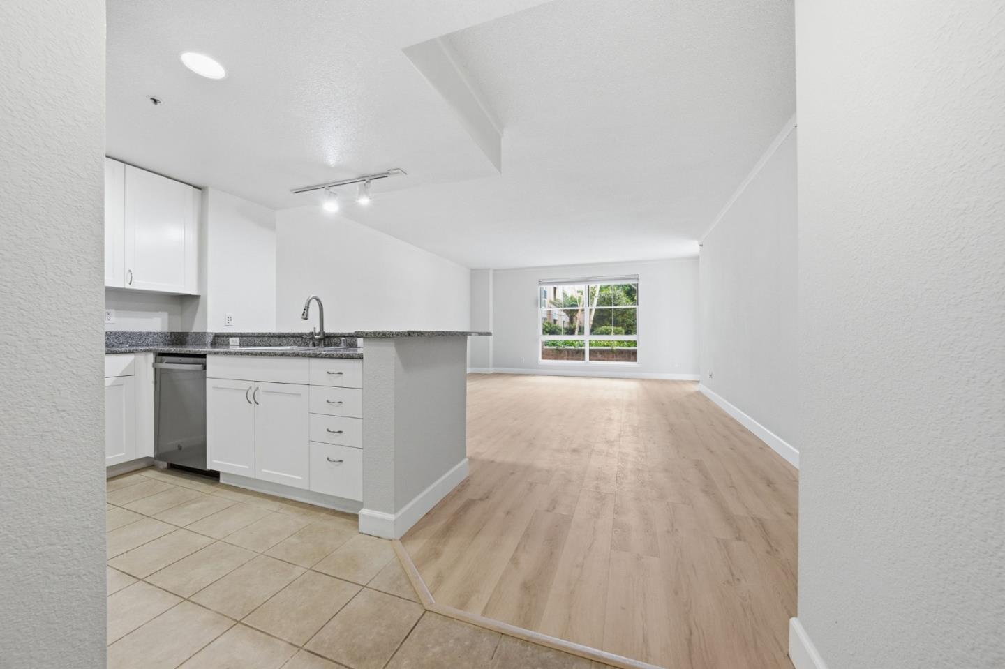 Detail Gallery Image 10 of 67 For 20488 Stevens Creek Blvd #1114,  Cupertino,  CA 95014 - 1 Beds | 1 Baths