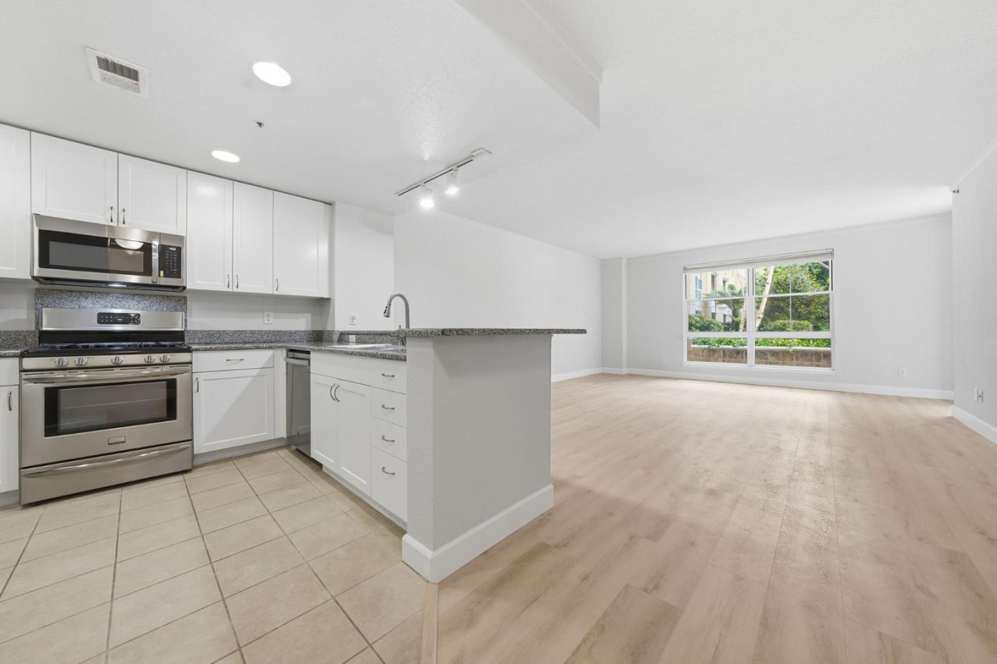 Detail Gallery Image 11 of 67 For 20488 Stevens Creek Blvd #1114,  Cupertino,  CA 95014 - 1 Beds | 1 Baths