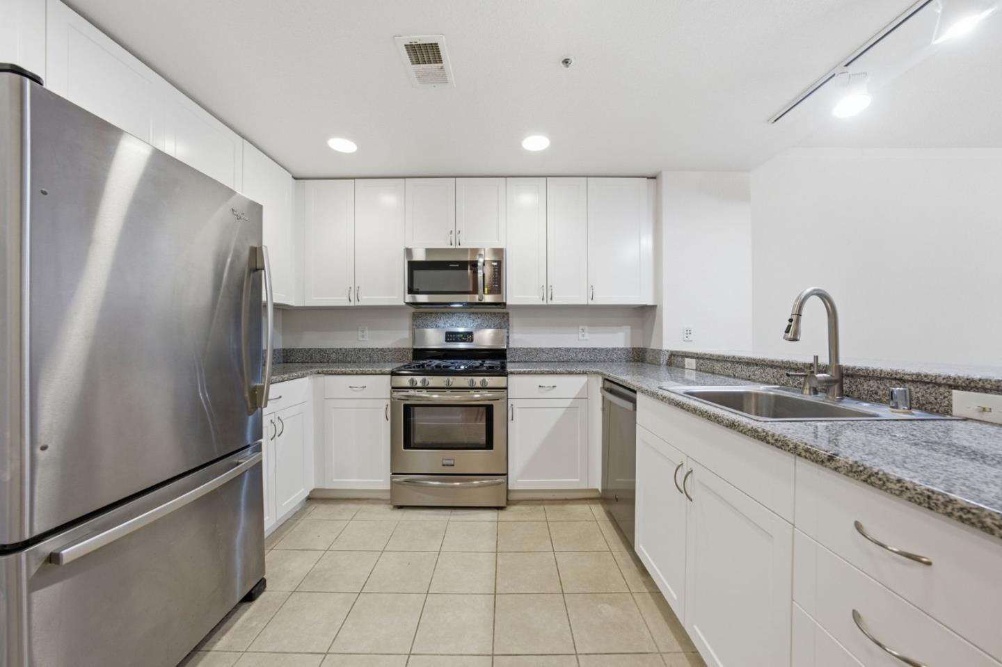 Detail Gallery Image 12 of 67 For 20488 Stevens Creek Blvd #1114,  Cupertino,  CA 95014 - 1 Beds | 1 Baths