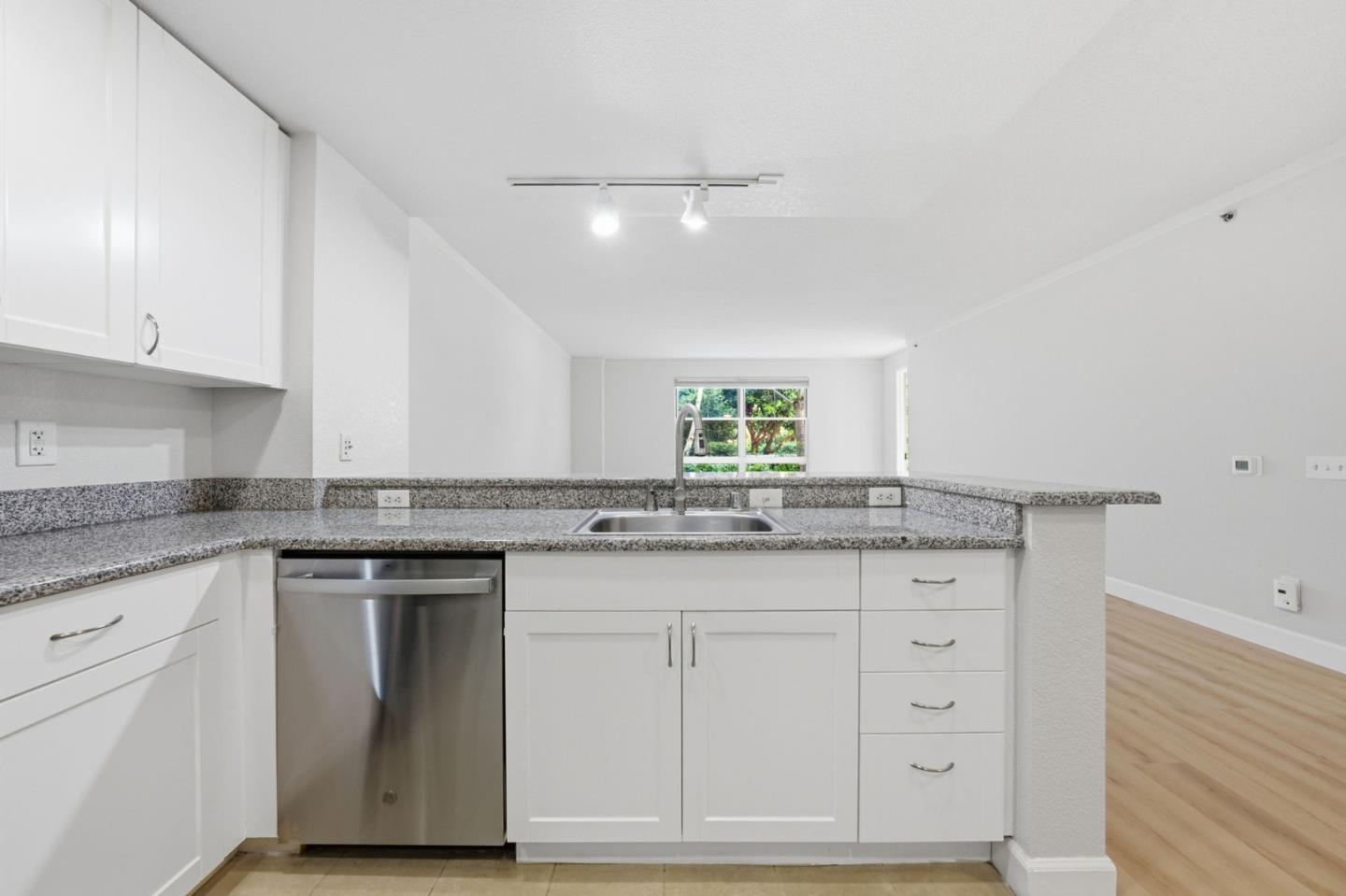 Detail Gallery Image 13 of 67 For 20488 Stevens Creek Blvd #1114,  Cupertino,  CA 95014 - 1 Beds | 1 Baths