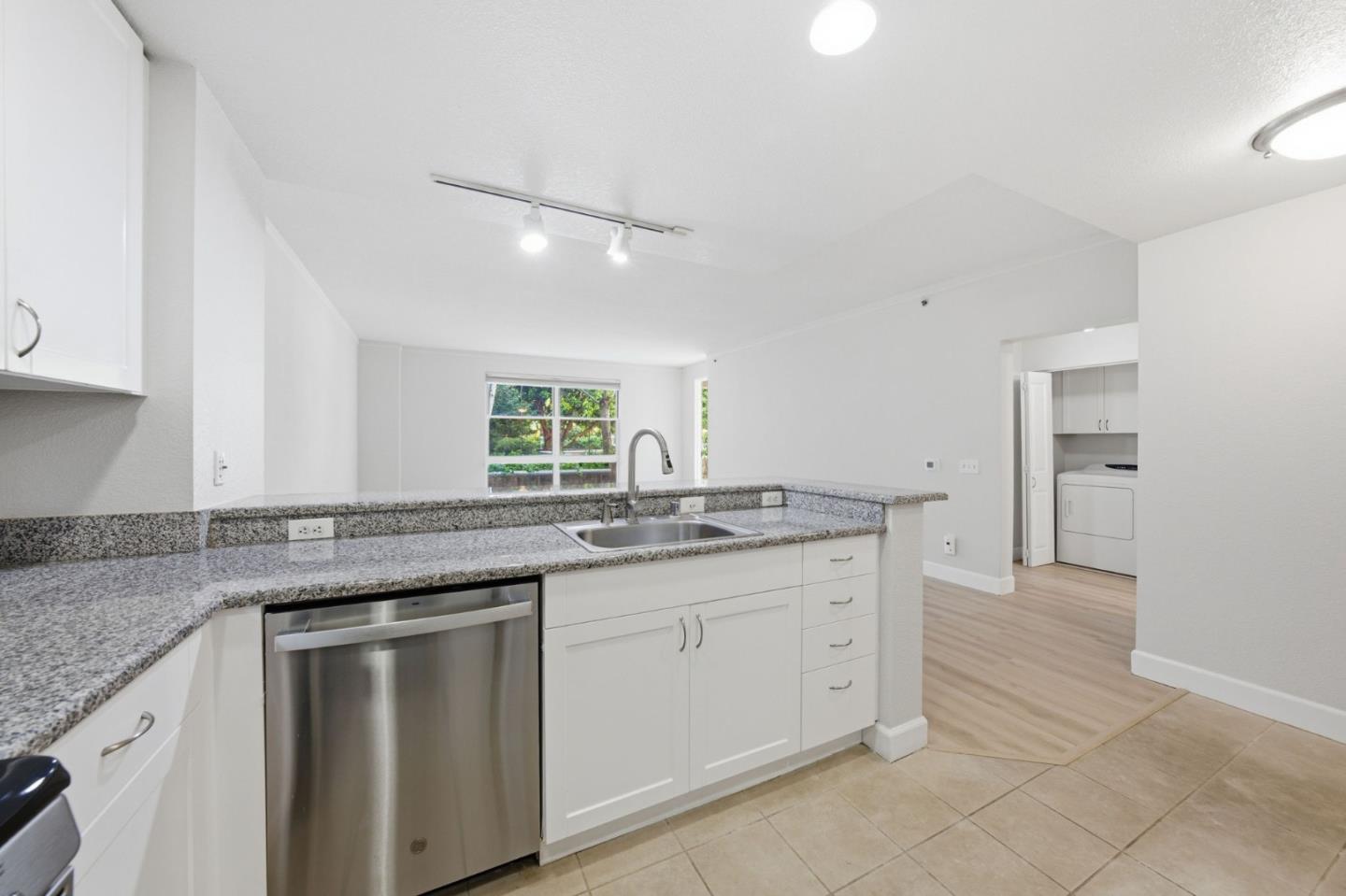 Detail Gallery Image 16 of 67 For 20488 Stevens Creek Blvd #1114,  Cupertino,  CA 95014 - 1 Beds | 1 Baths